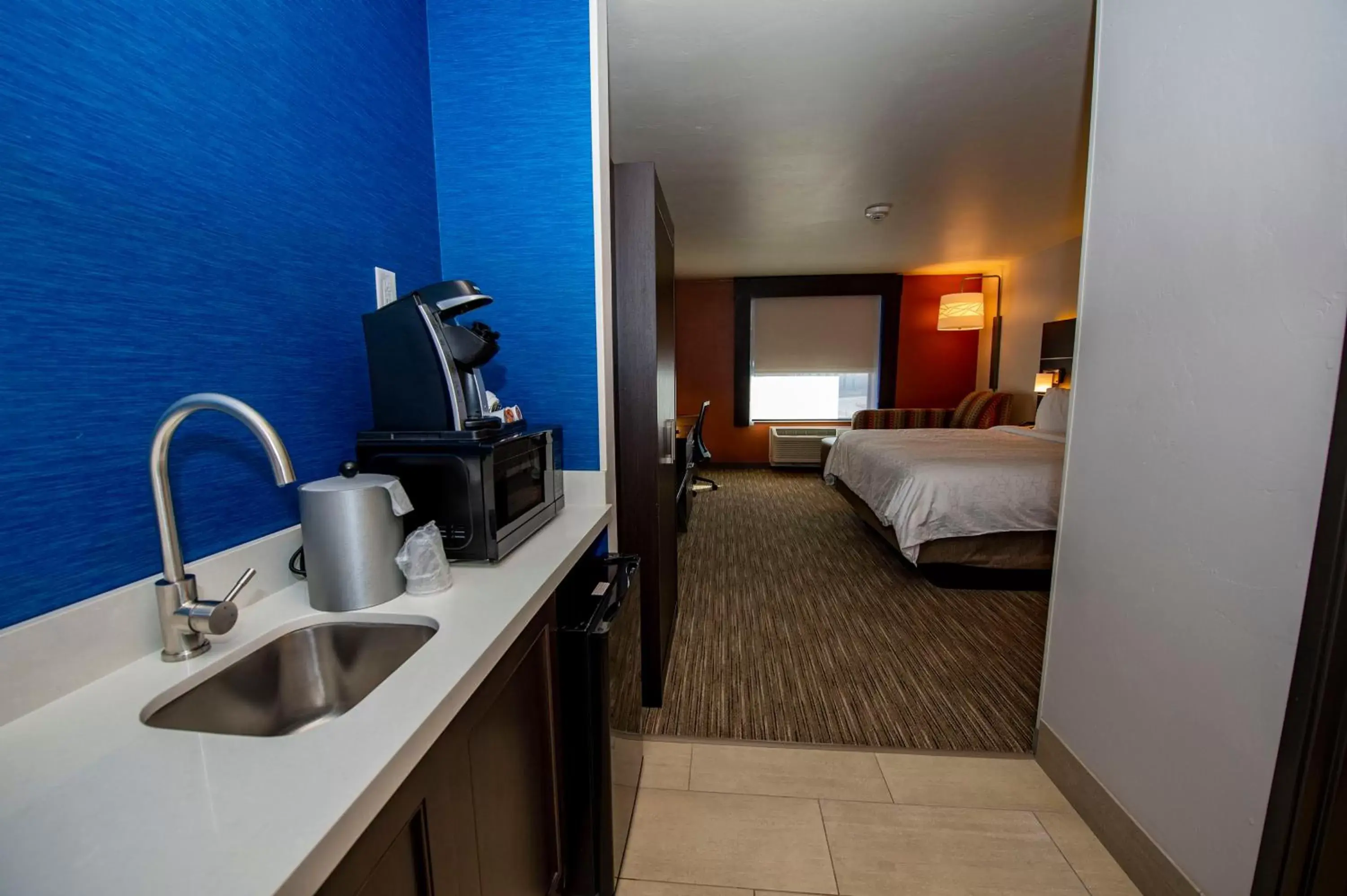 Photo of the whole room, Kitchen/Kitchenette in Holiday Inn Express & Suites - Colorado Springs AFA Northgate, an IHG Hotel