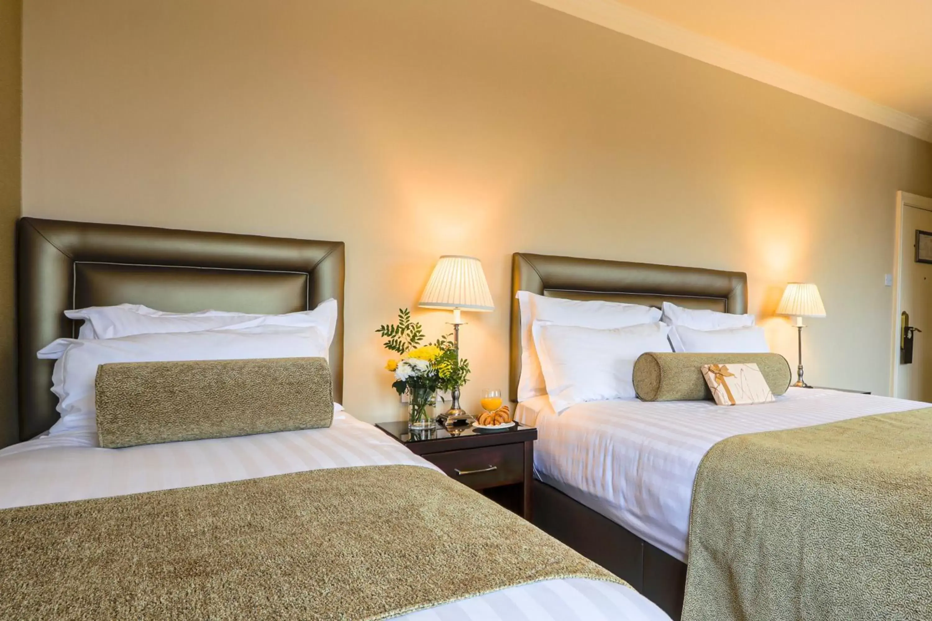 Property building, Bed in International Hotel Killarney