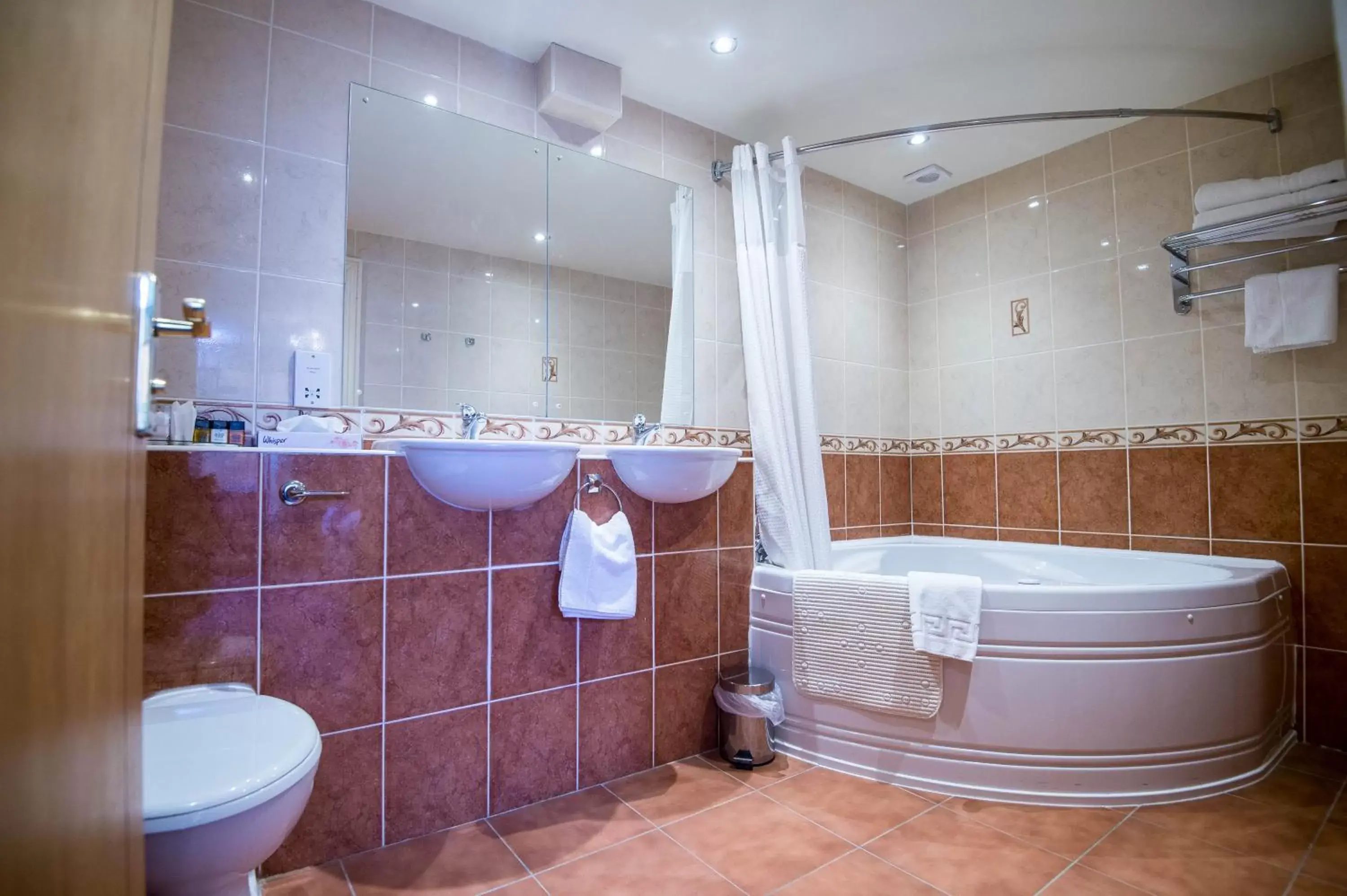 Shower, Bathroom in Ivy Bush Royal Hotel by Compass Hospitality