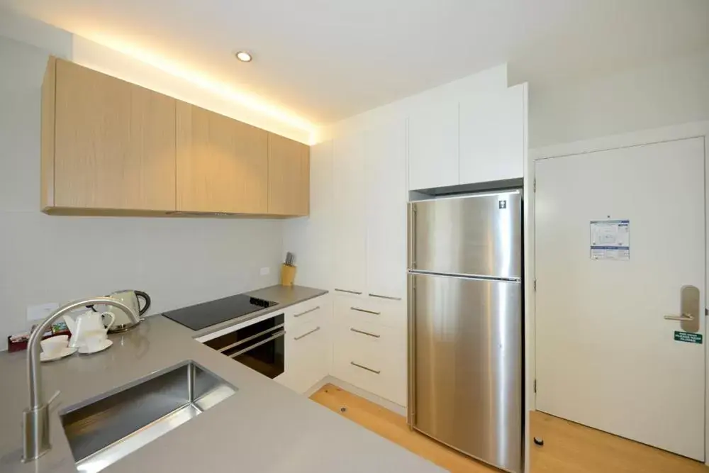 Kitchen/Kitchenette in West Fitzroy Apartments