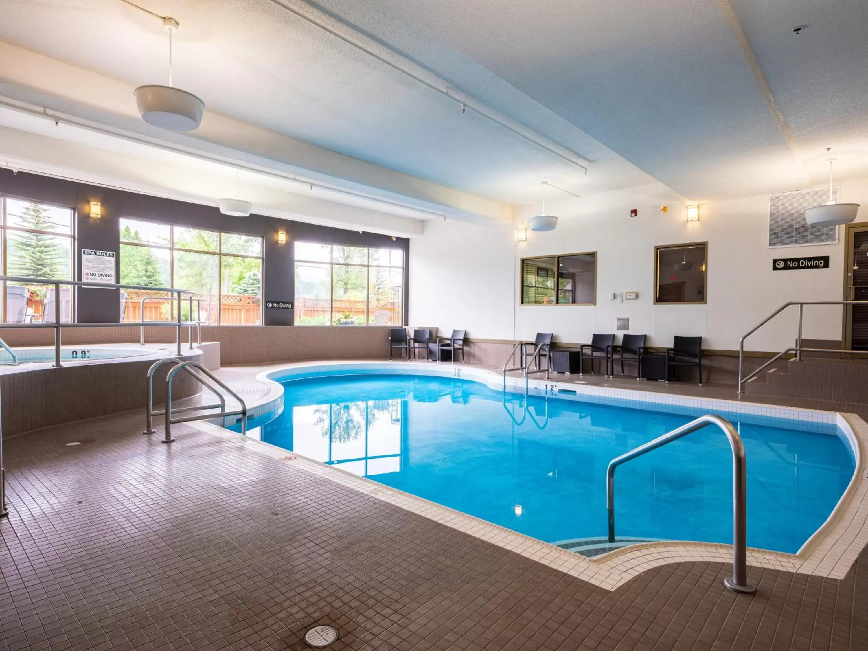 Swimming Pool in Best Western Plus Fernie Mountain Lodge