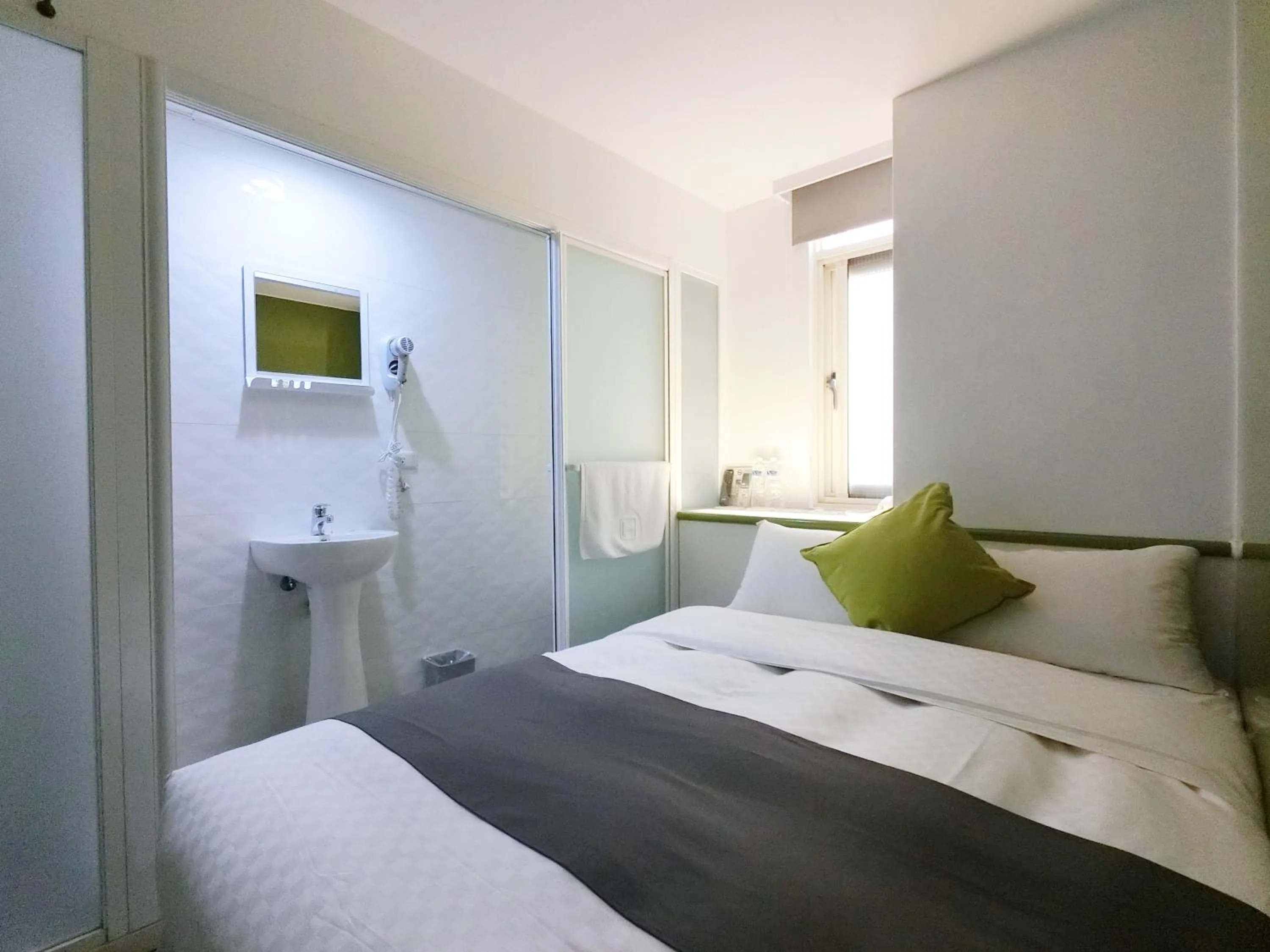 Bathroom, Bed in T.O. Hotel Chengde