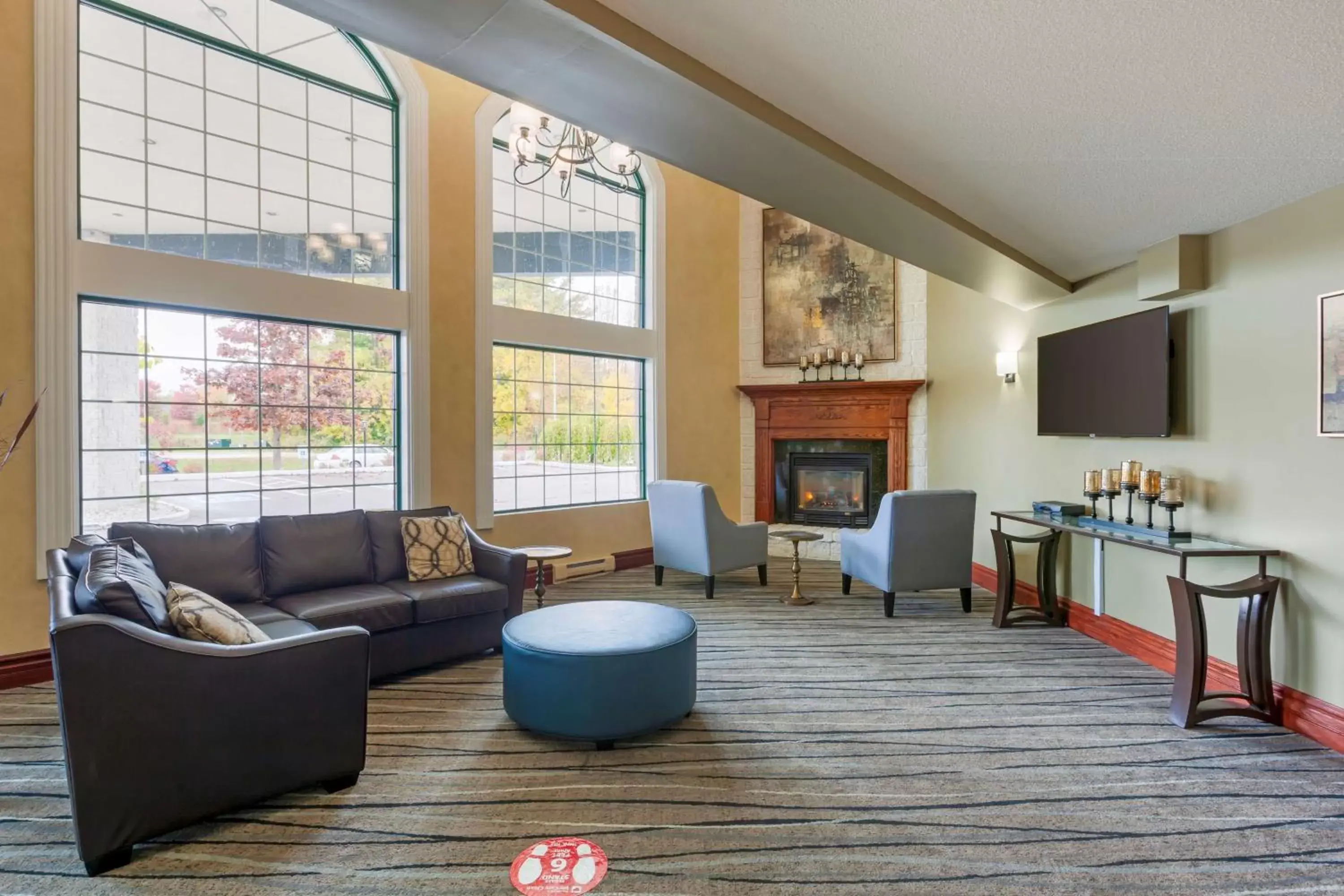 Lobby or reception, Seating Area in Best Western Plus Orillia Hotel Lobby or reception, Seating Area in Best Western Plus Orillia Hotel