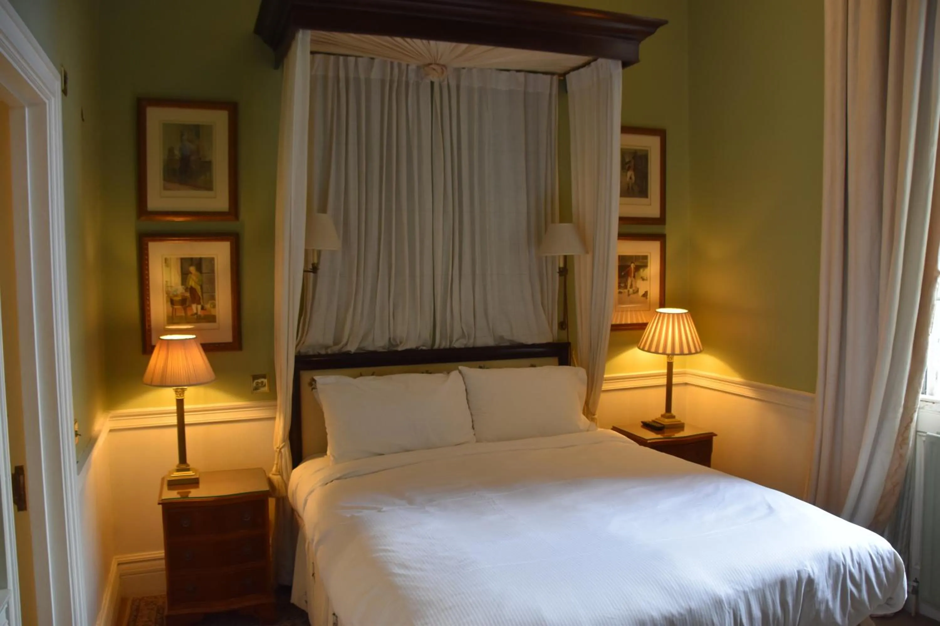 Bed in The Cranley Hotel