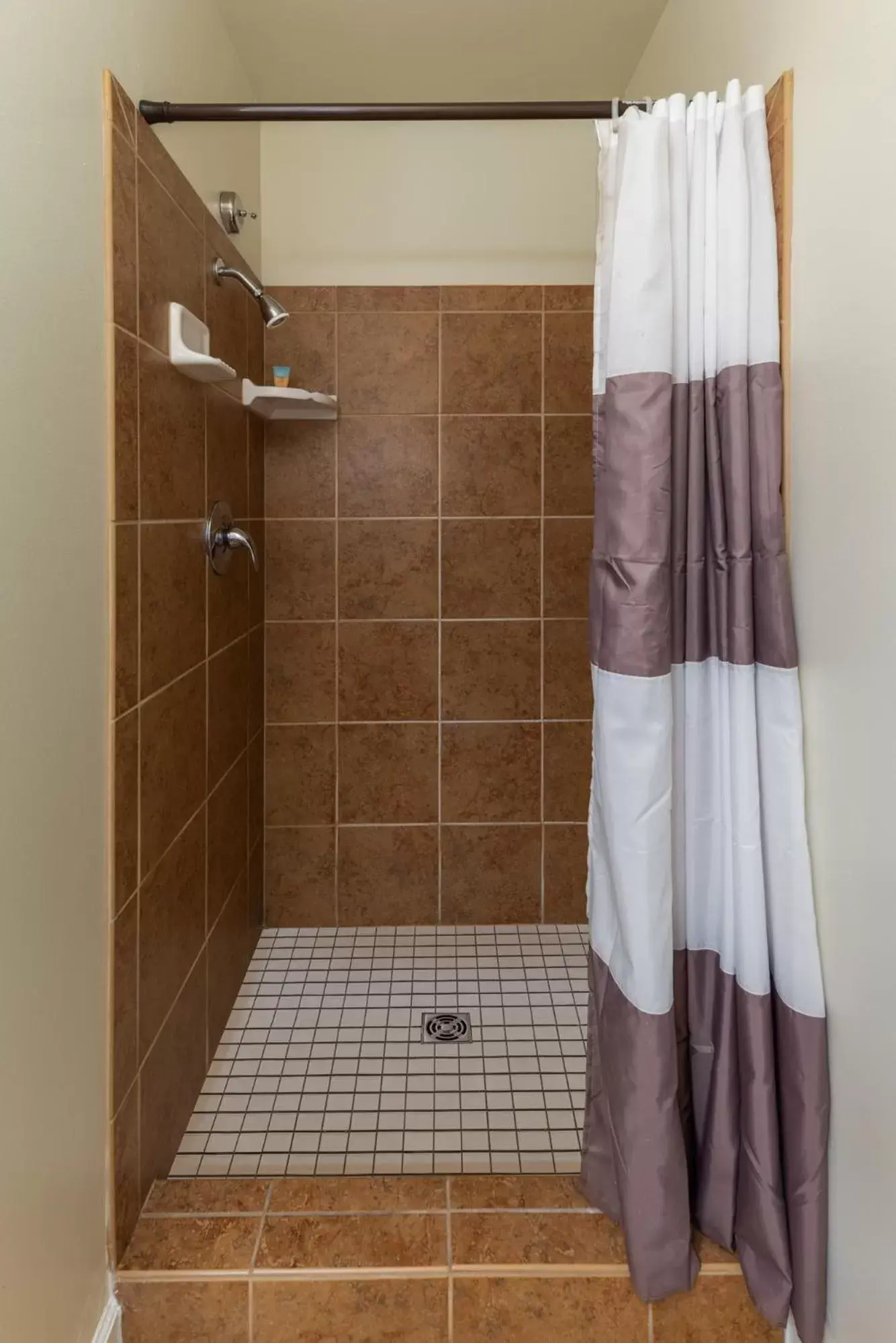 Shower, Bathroom in Arnold Meadowmont Lodge
