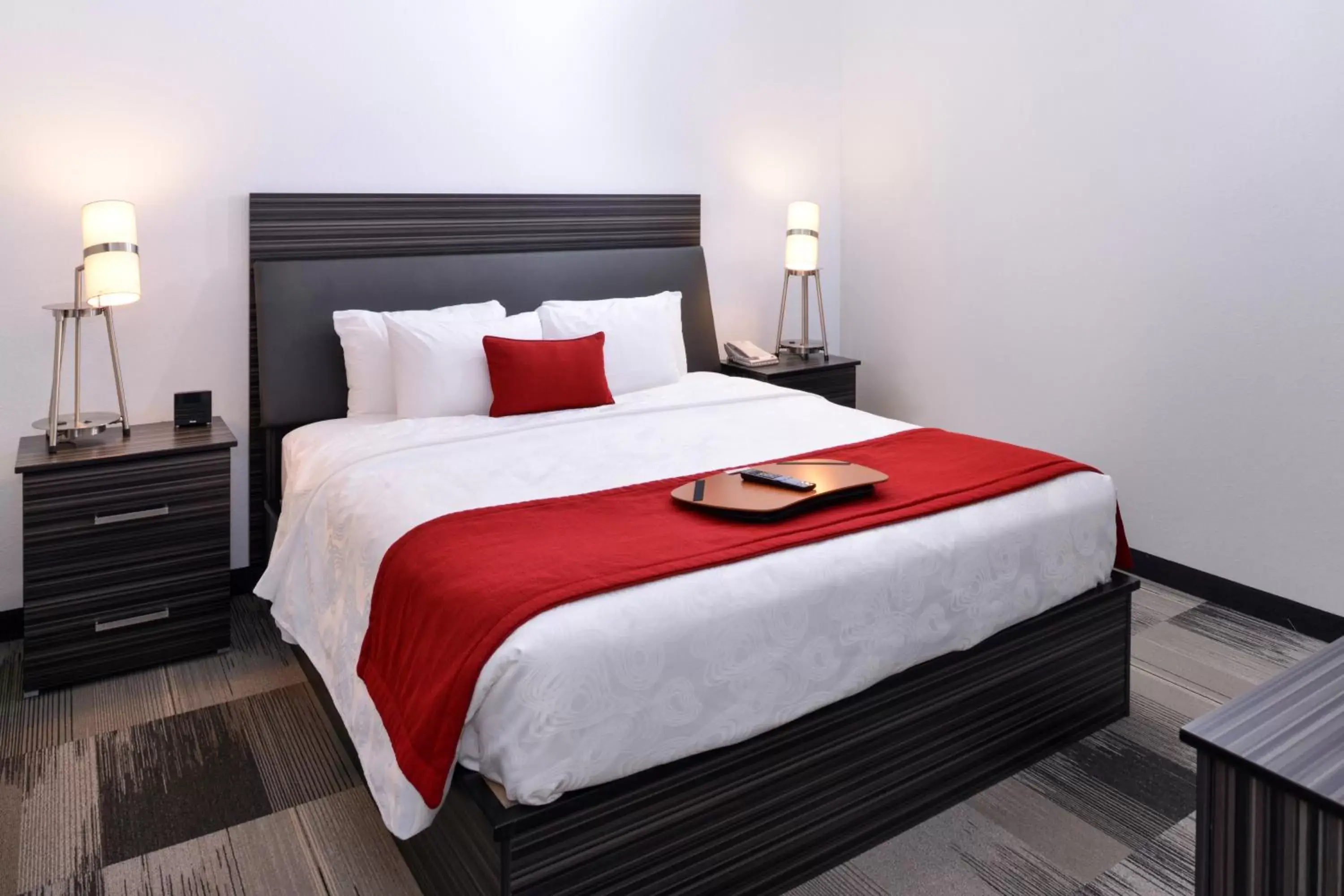 Bed in Best Western Plus Airport Inn & Suites