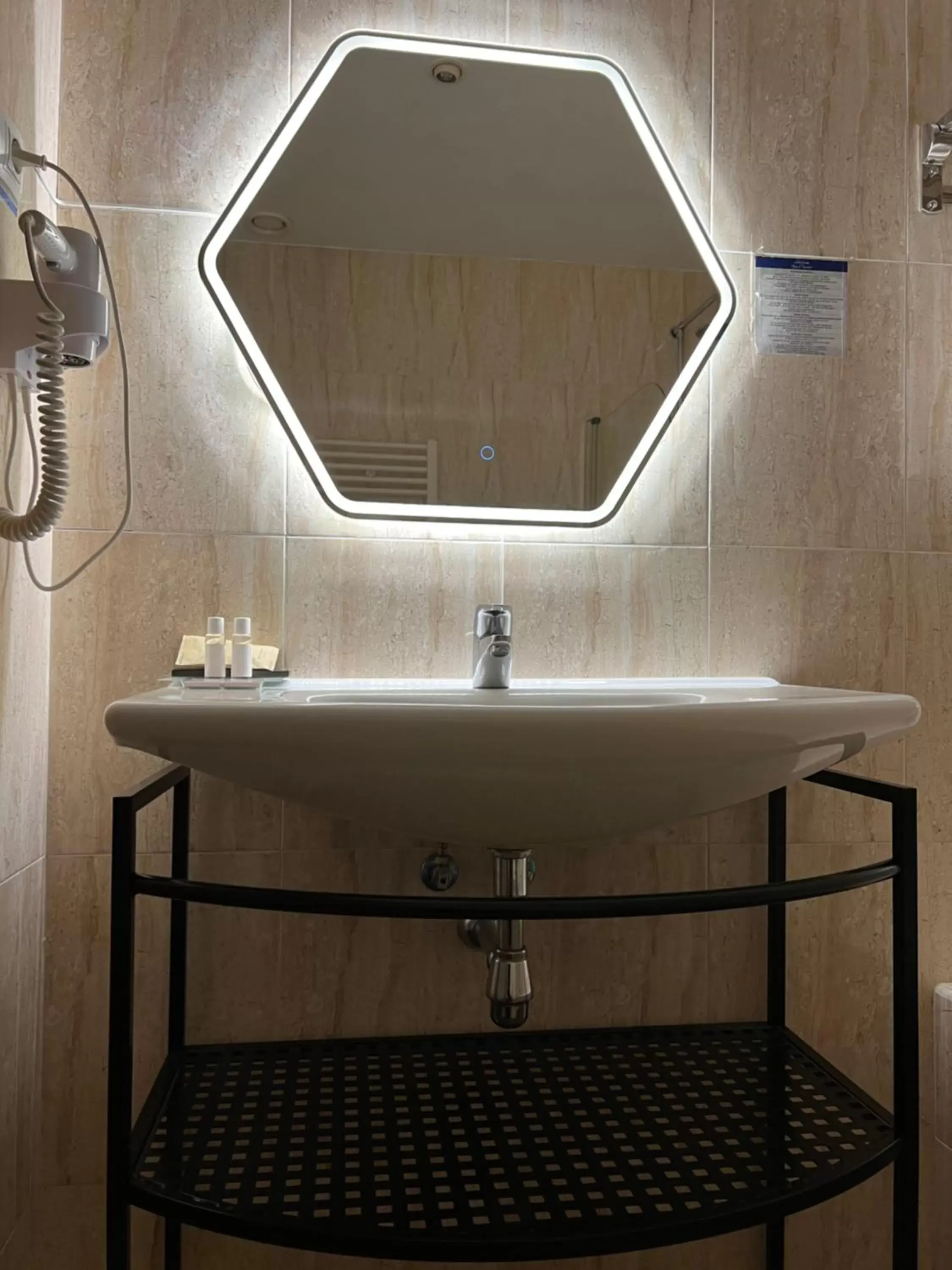 Bathroom in Hotel Suites Feria de Madrid