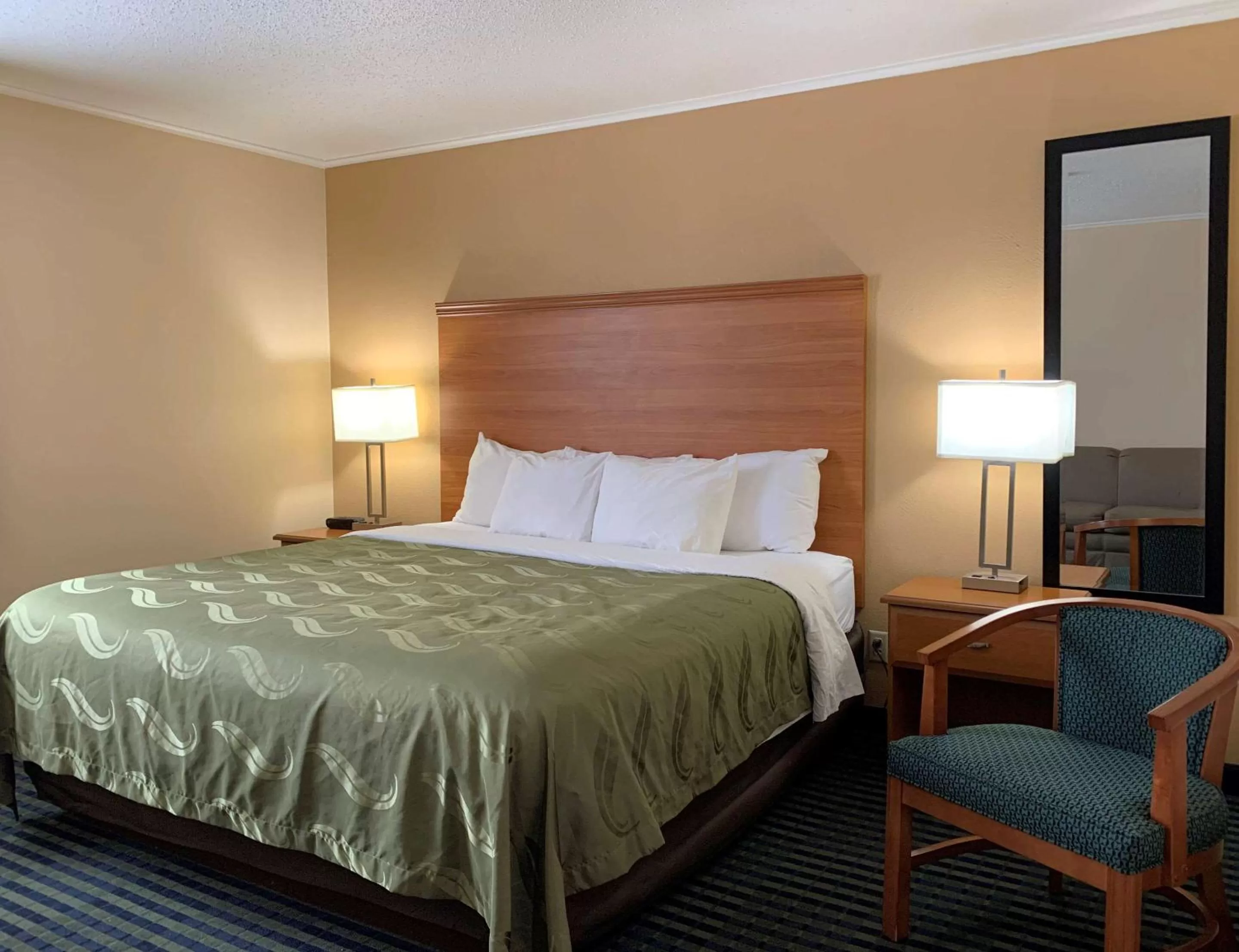 Photo of the whole room, Bed in Quality Inn Ottawa near Starved Rock State Park