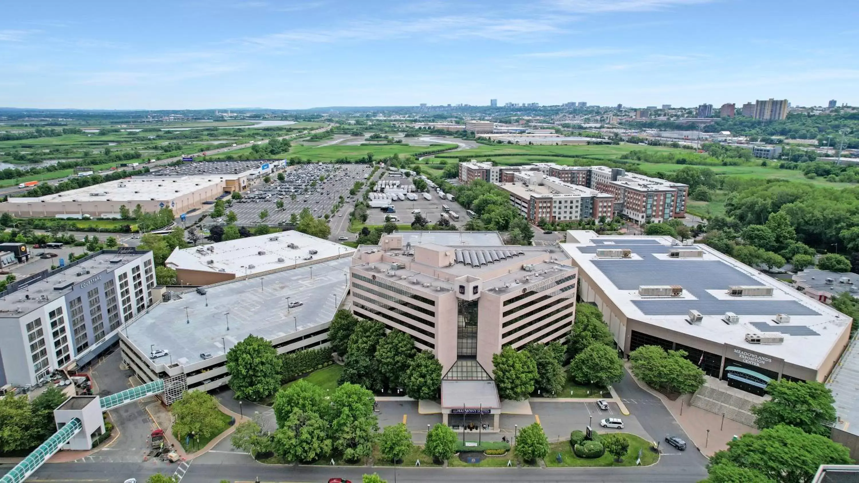 Property building, Bird's-eye View in Harmony Suites Secaucus Meadowlands