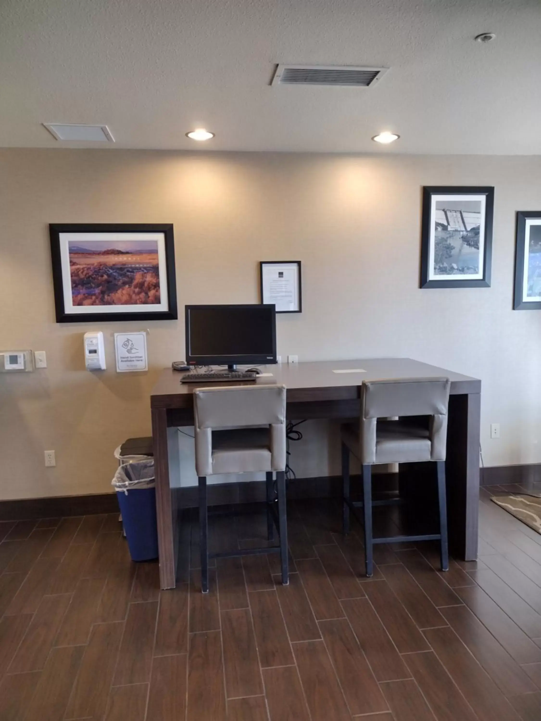 Business facilities in Comfort Suites Redding - Shasta Lake