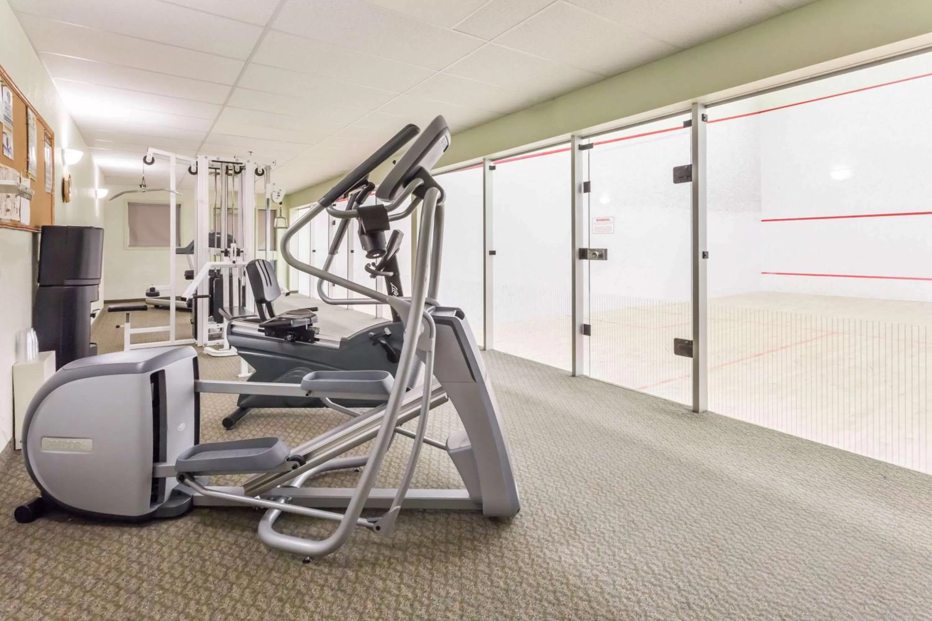Fitness centre/facilities in Super 8 by Wyndham Dauphin
