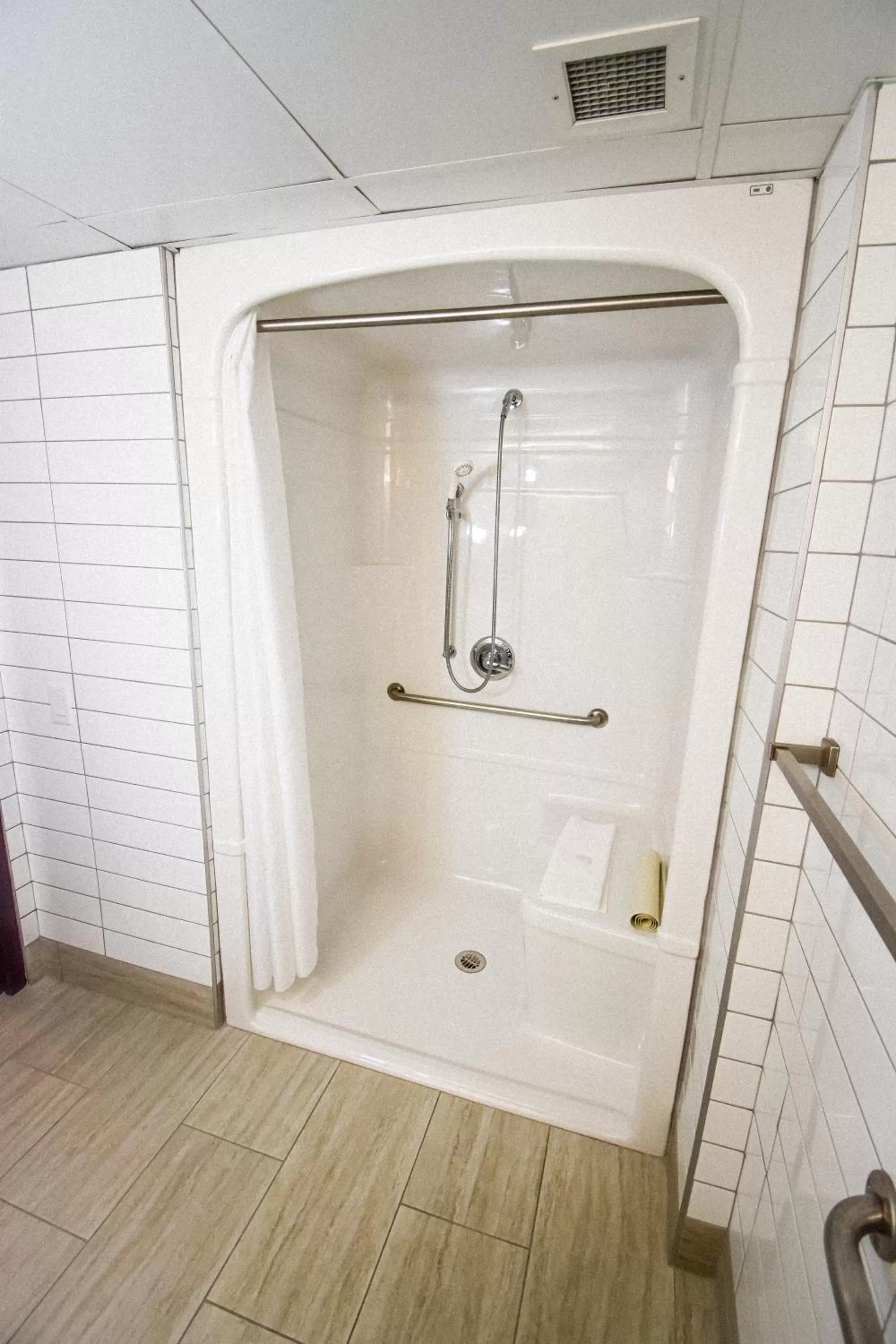 Shower in Canad Inns Destination Centre Club Regent Casino Hotel