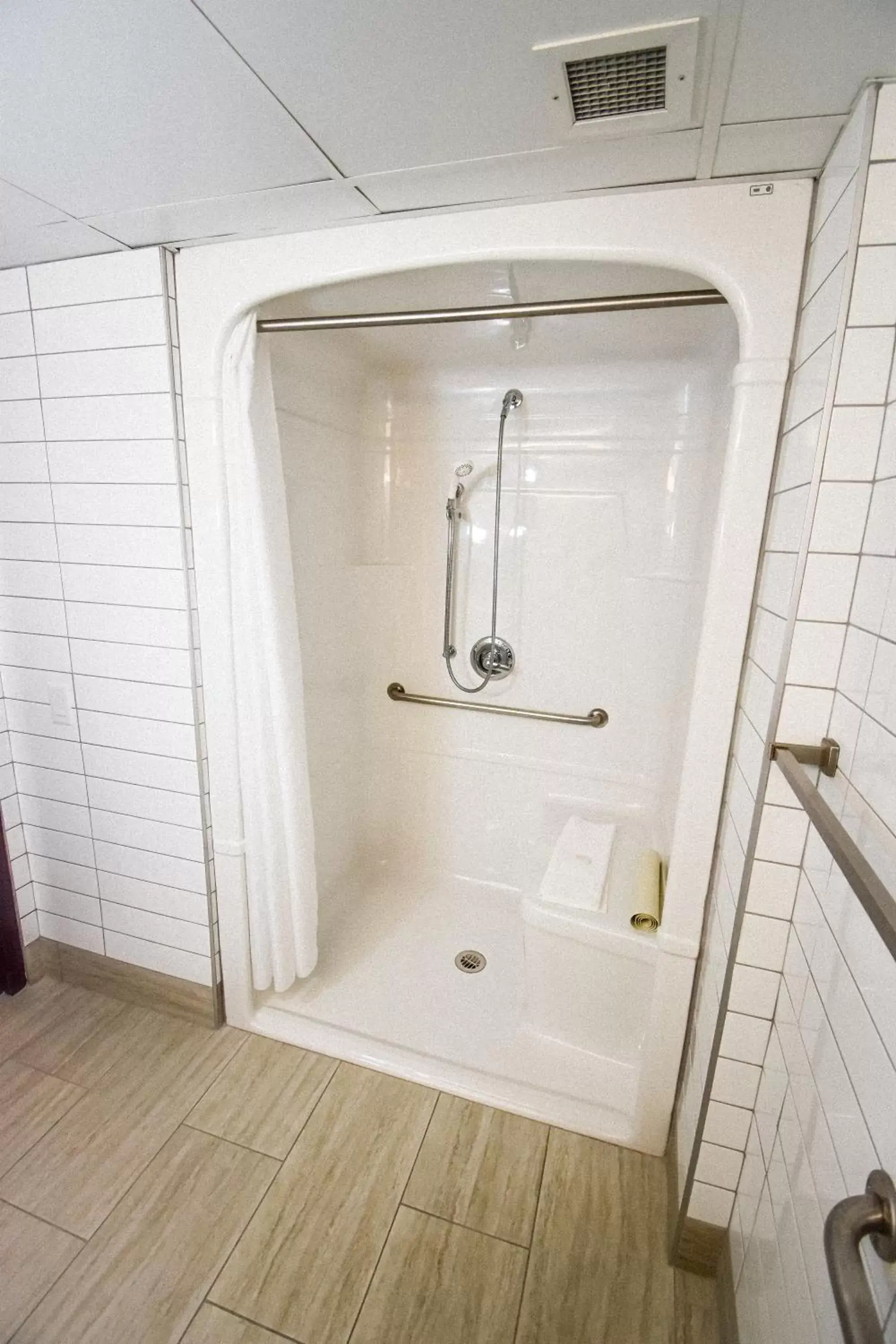 Shower, Bathroom in Canad Inns Destination Centre Club Regent Casino Hotel