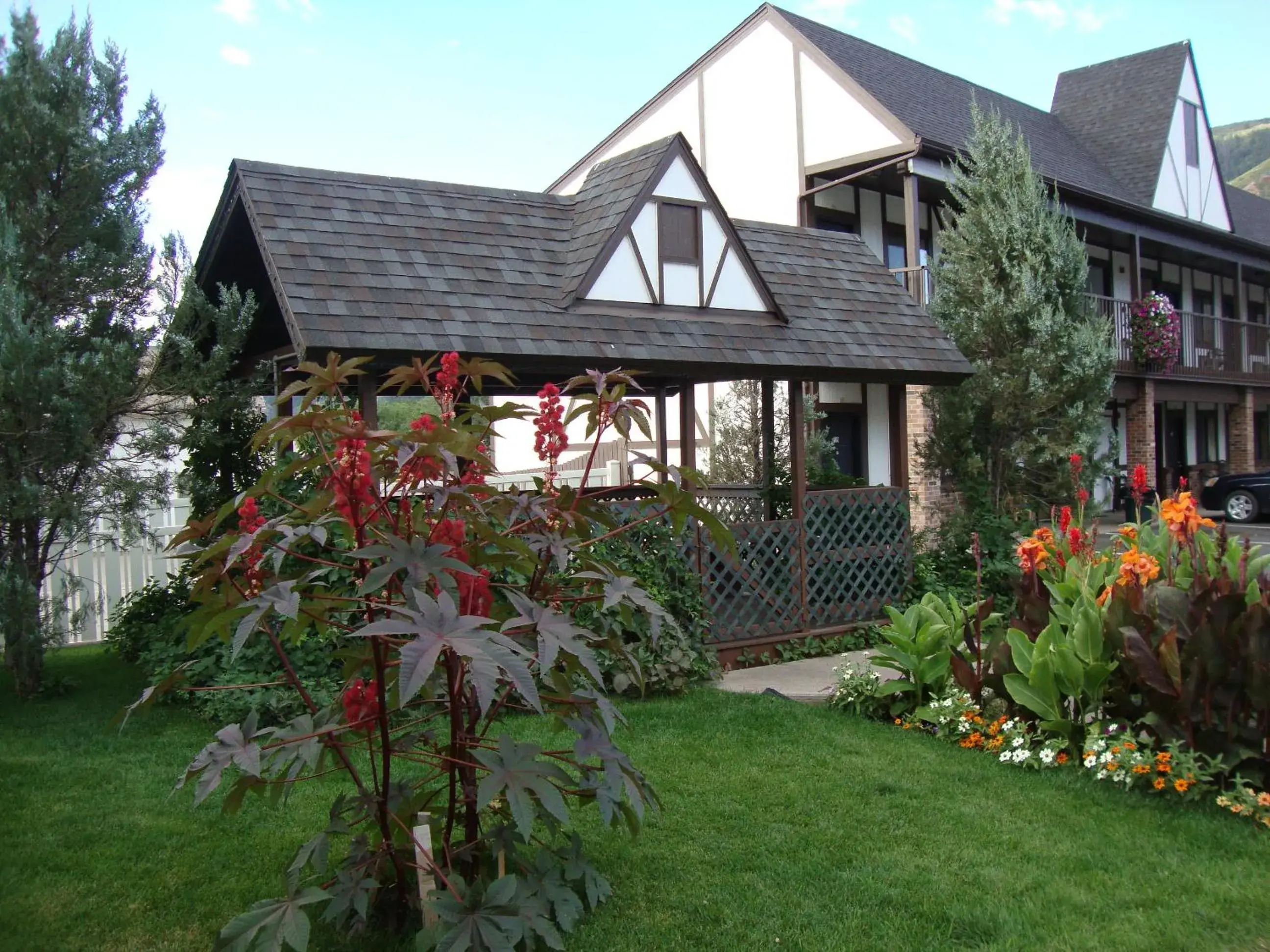 Property building in Silver Spruce Inn Property building in Silver Spruce Inn