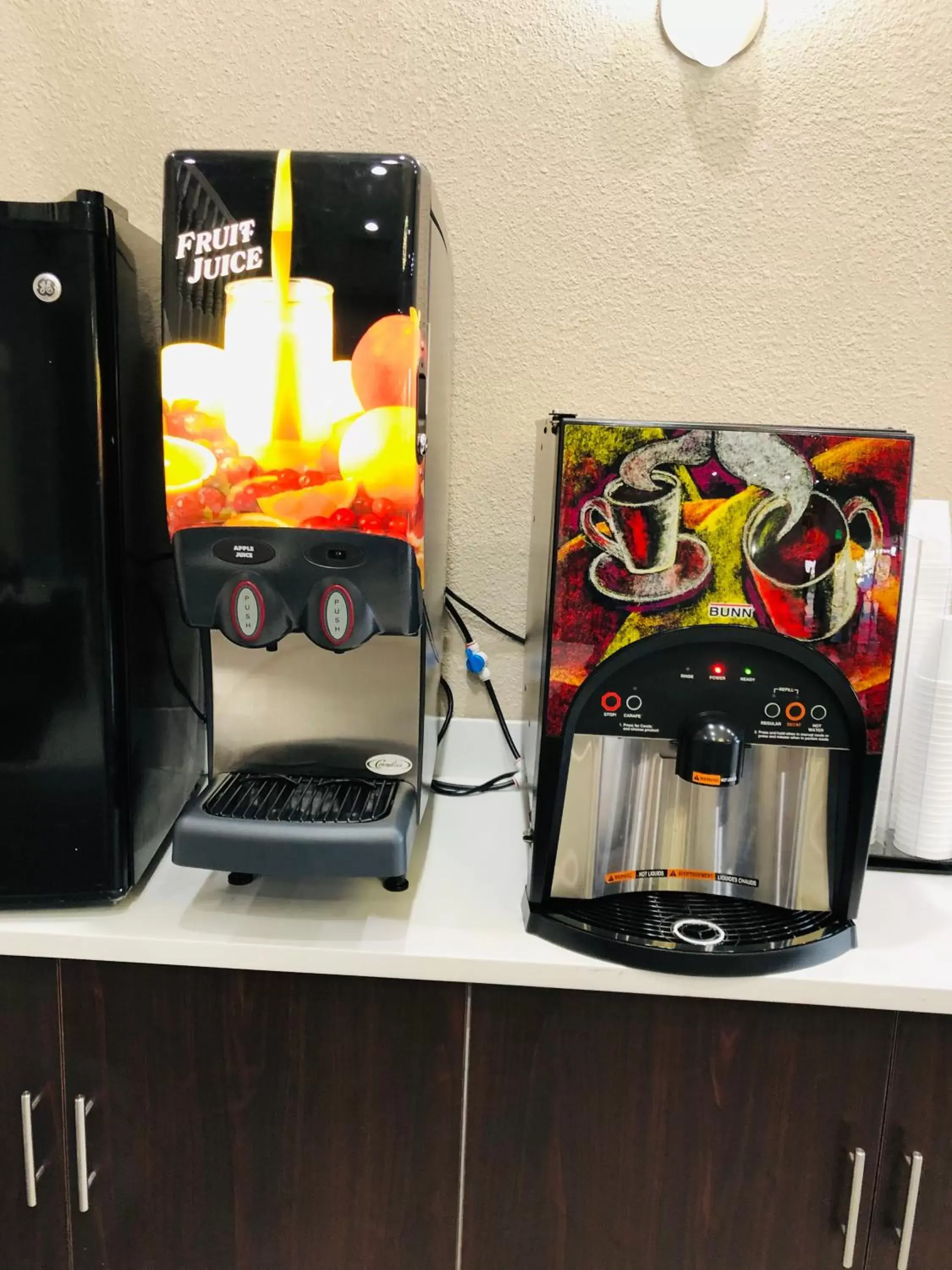 Coffee/Tea Facilities in Super 8 by Wyndham Omaha SW