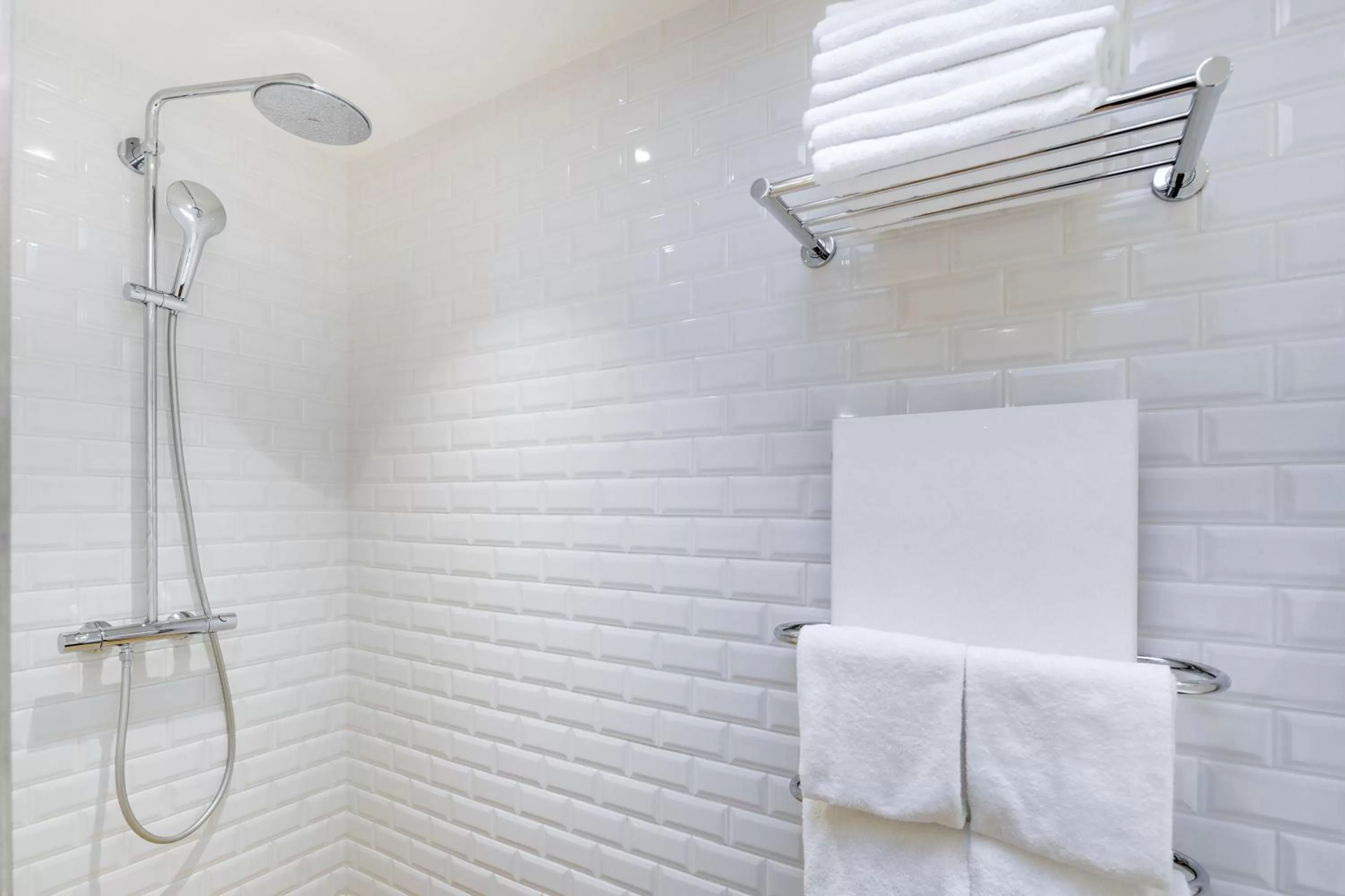 Shower in Hotel George - Astotel