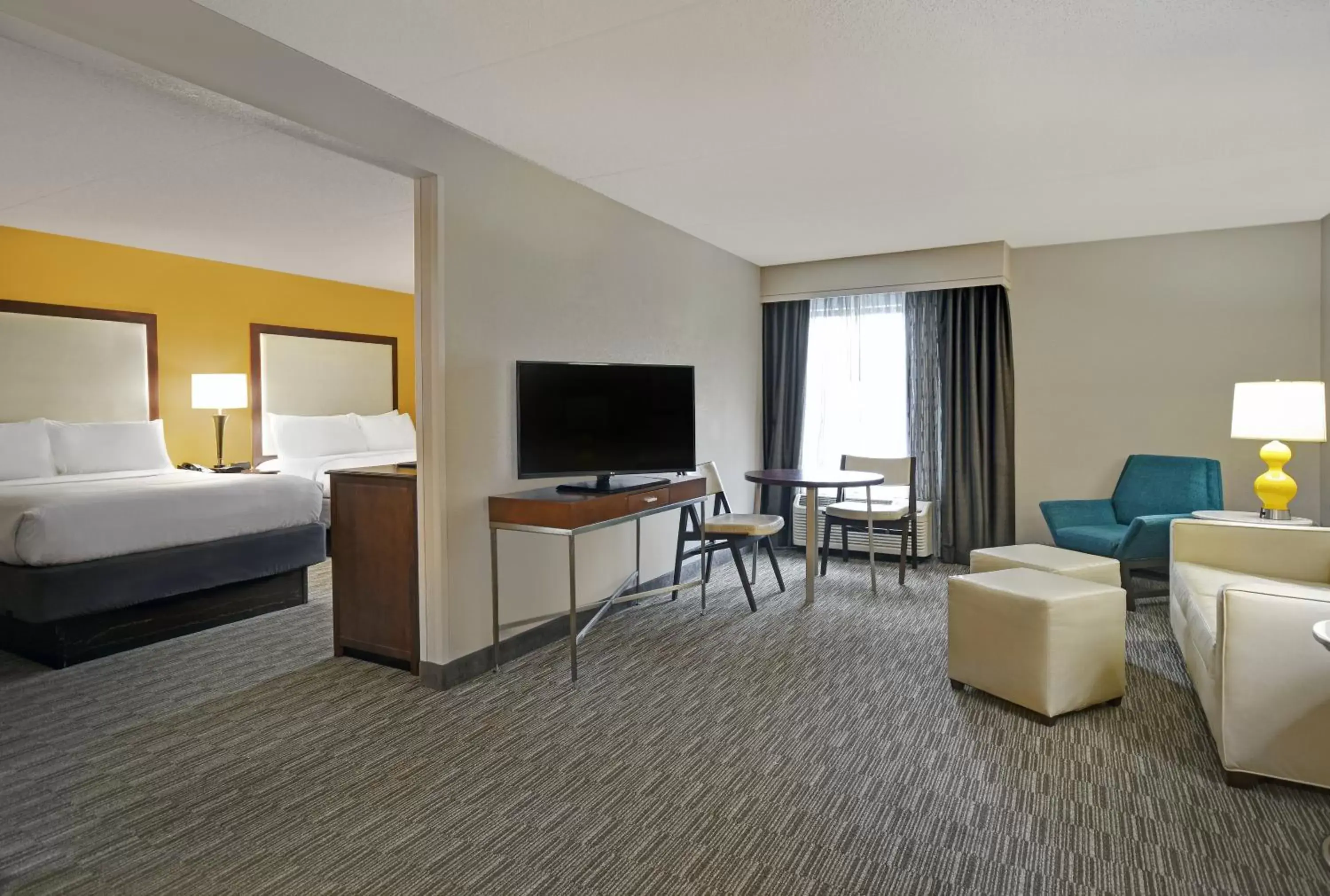 Bedroom, TV/Entertainment Center in Holiday Inn Express & Suites Cincinnati Riverfront, an IHG Hotel