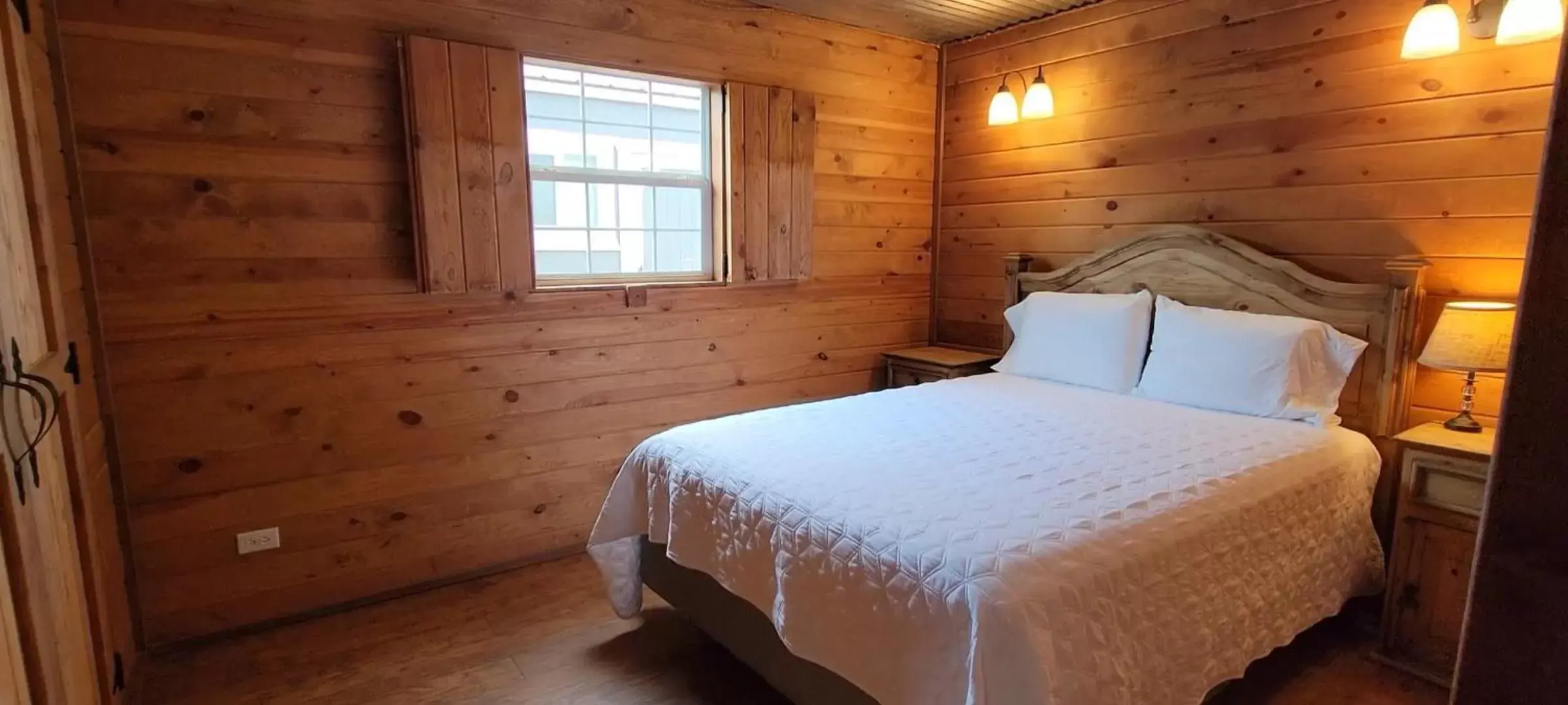 Bedroom, Bed in Stateline Cabin