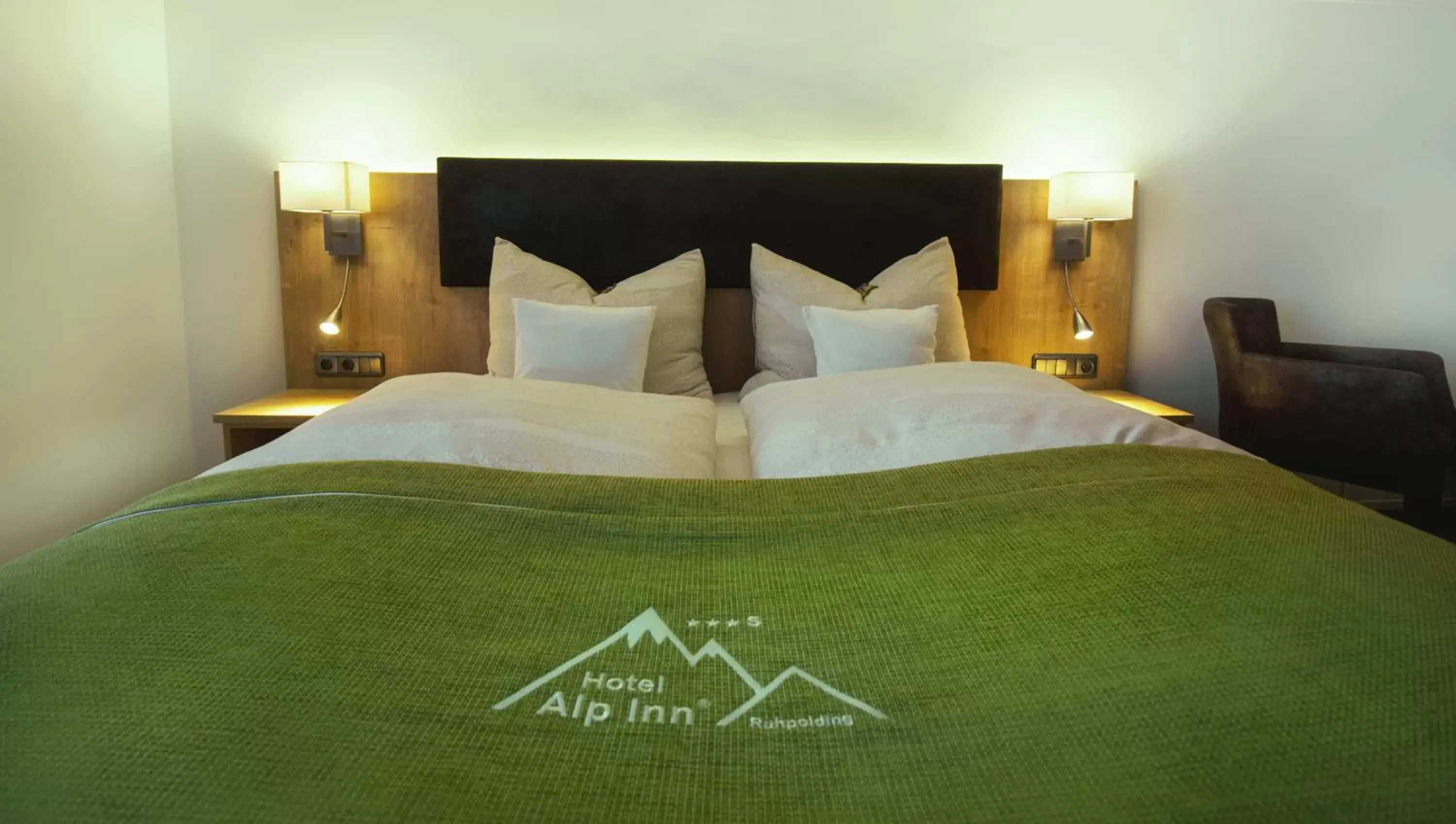 Bed in Hotel Alp Inn