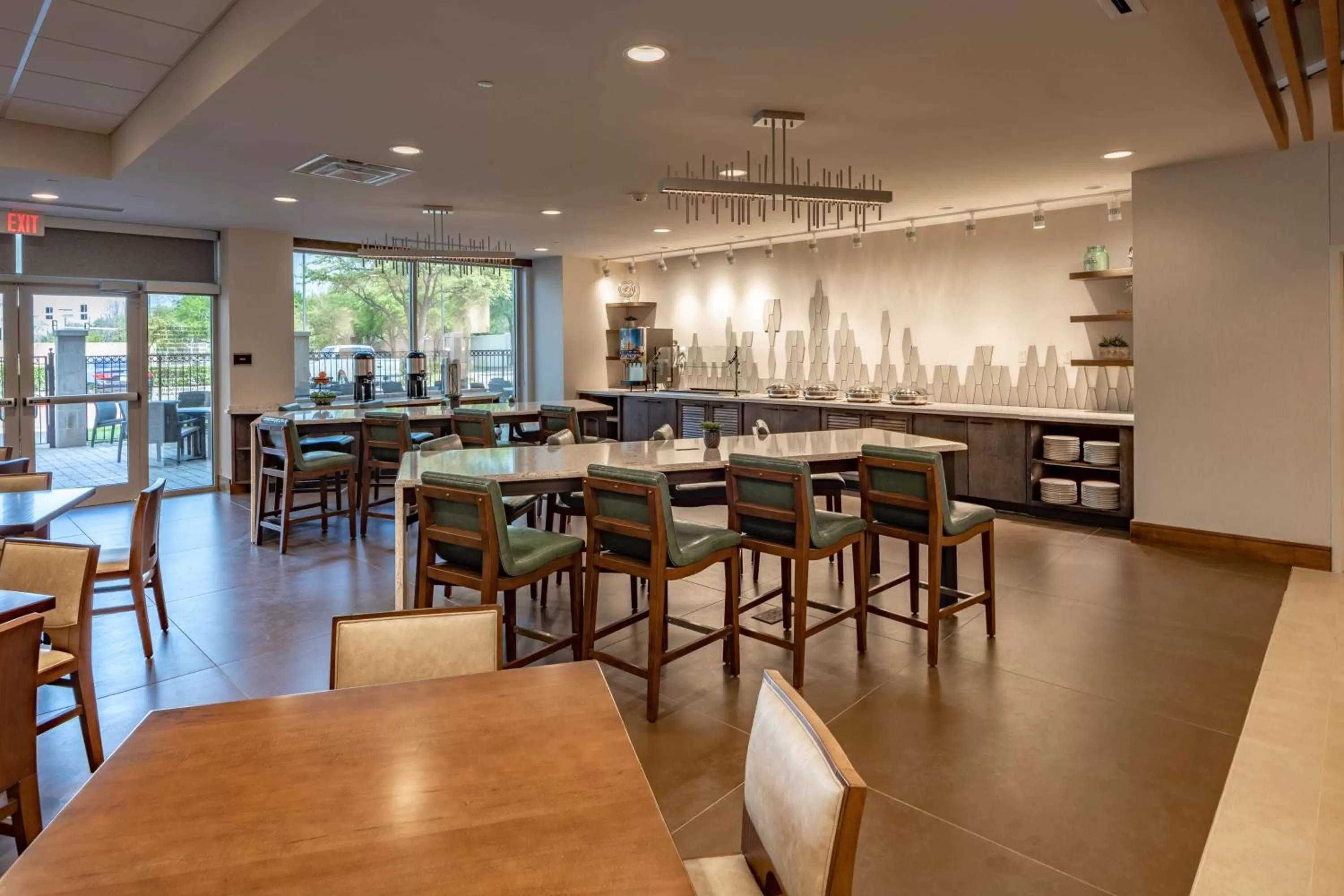Restaurant/places to eat in DoubleTree by Hilton Dallas-Farmers Branch
