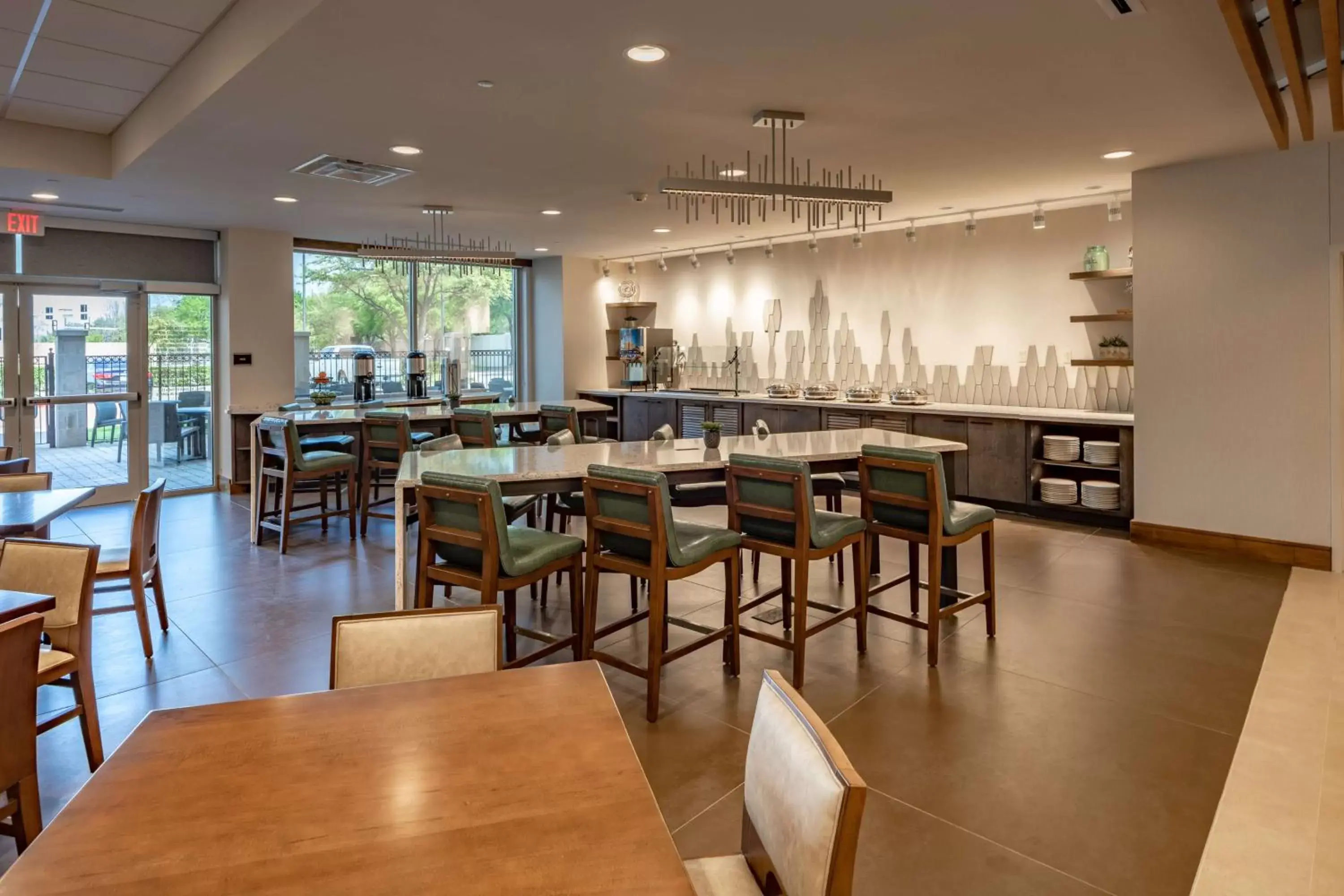 Dining area, Restaurant/Places to Eat in DoubleTree by Hilton Dallas-Farmers Branch
