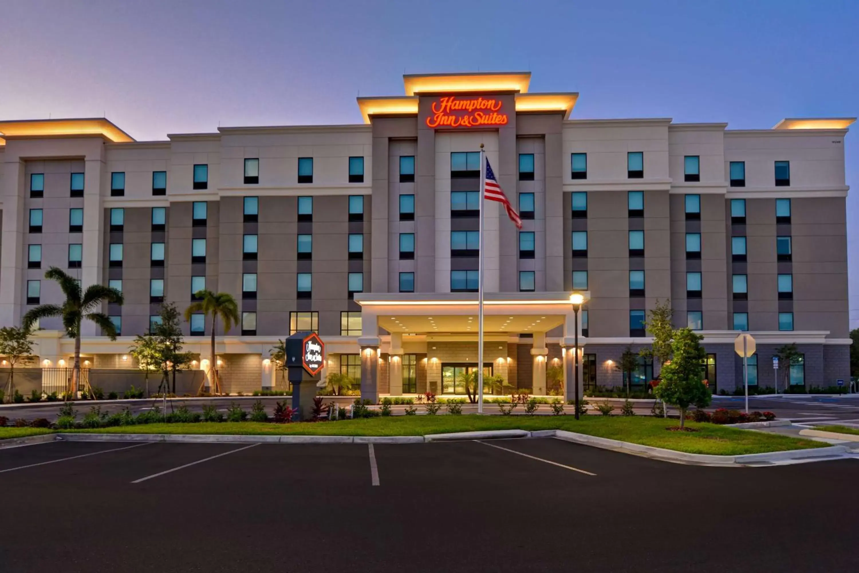 Property Building in Hampton Inn & Suites Tampa Riverview