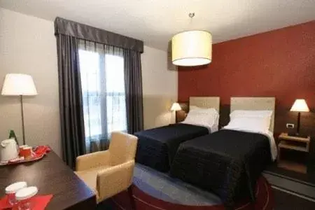 Photo of the whole room, Bed in Admiral Park Hotel