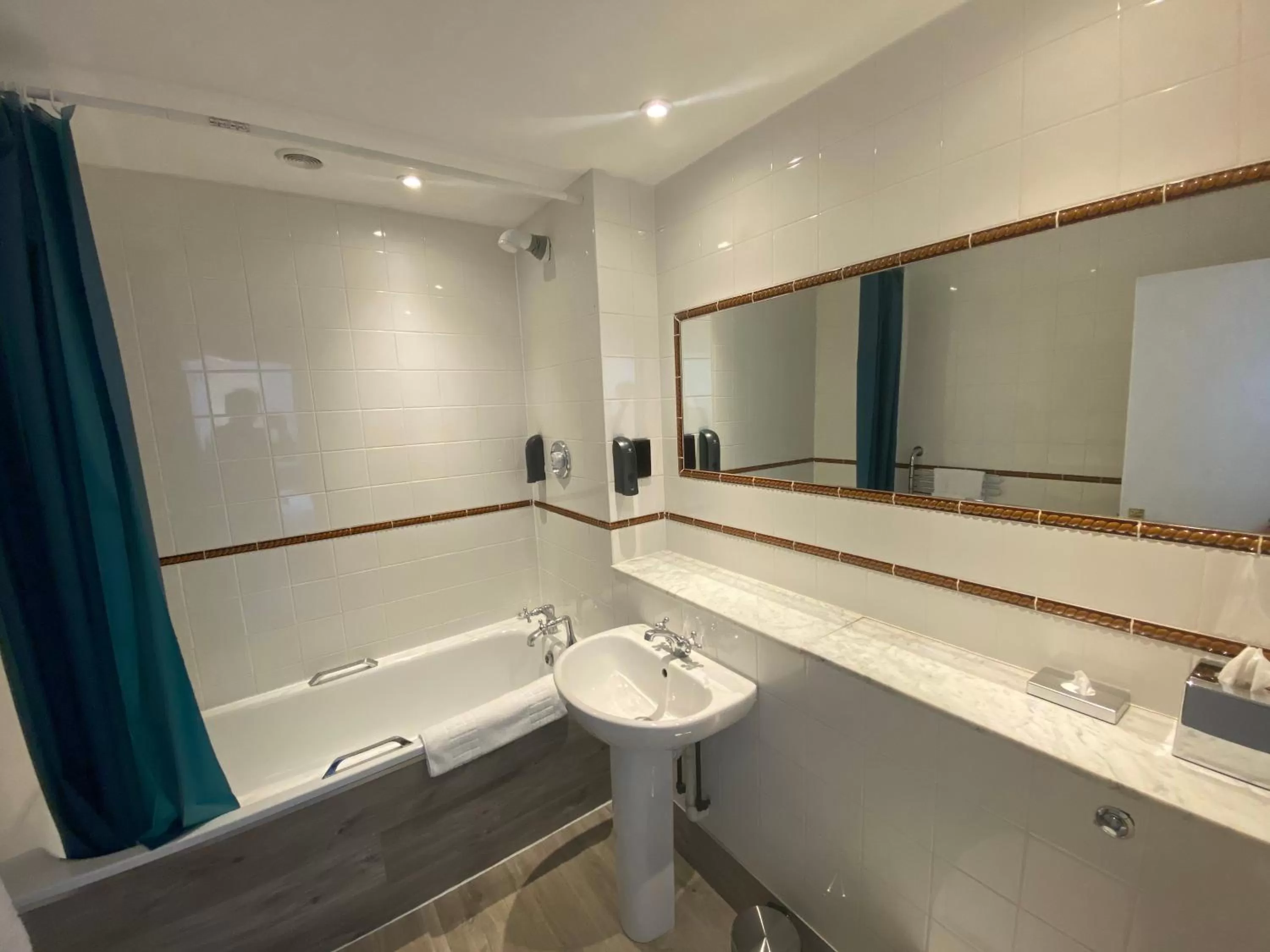 Bathroom in No6 West Coates