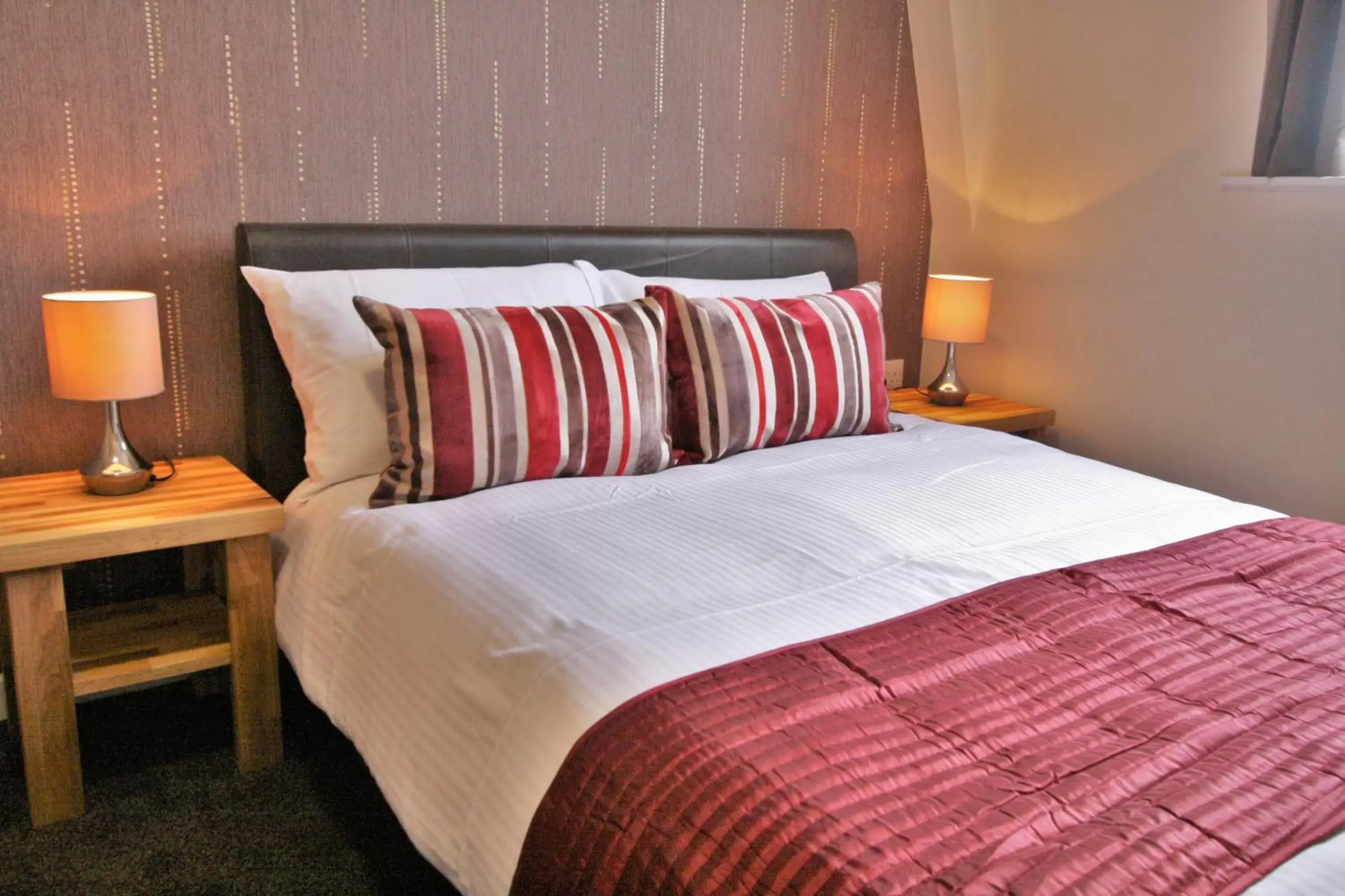 Bed in Central Hotel Gloucester by RoomsBooked