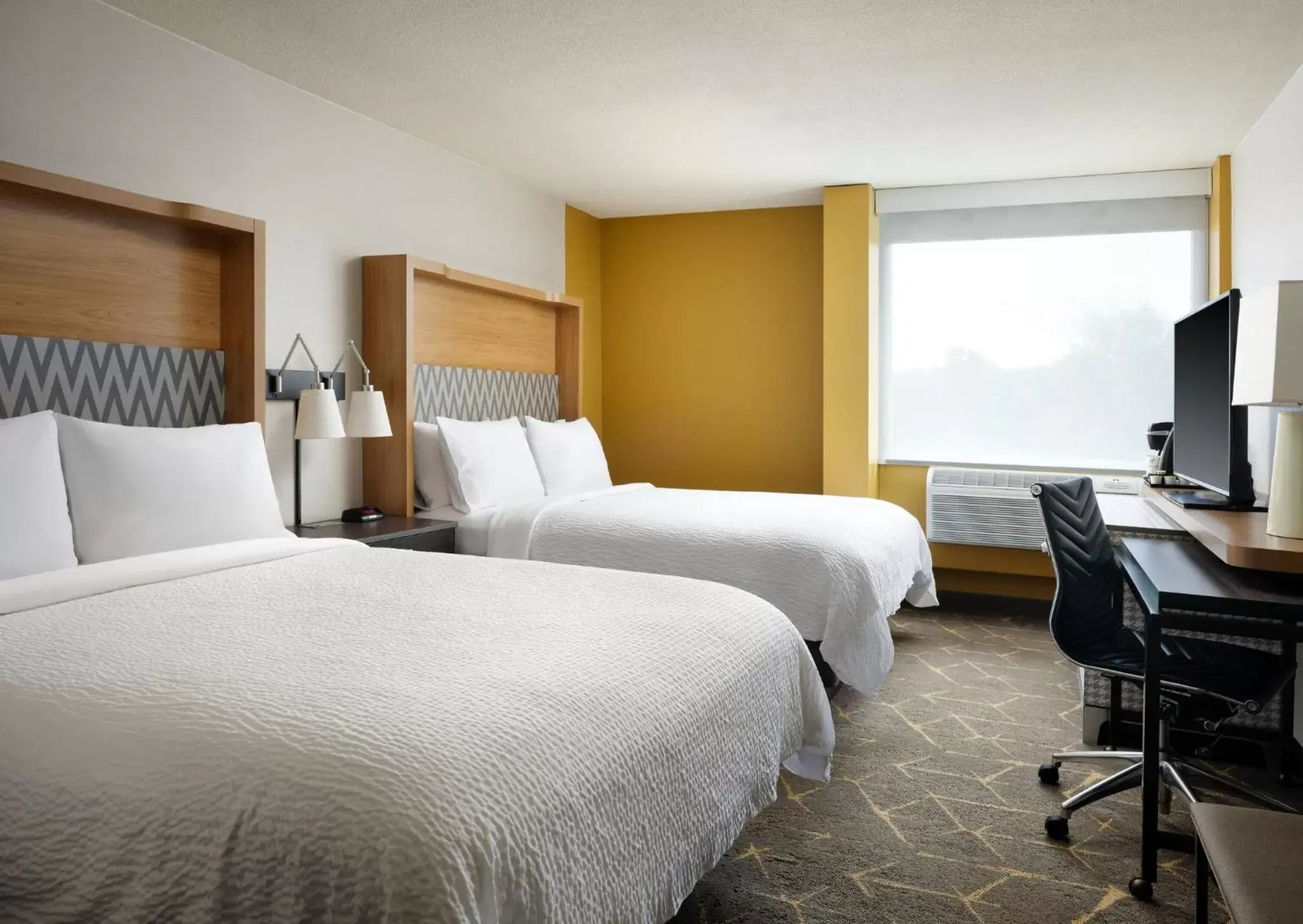 Photo of the whole room, Bed in Holiday Inn Boston - Dedham Hotel & Conference Center, an IHG Hotel