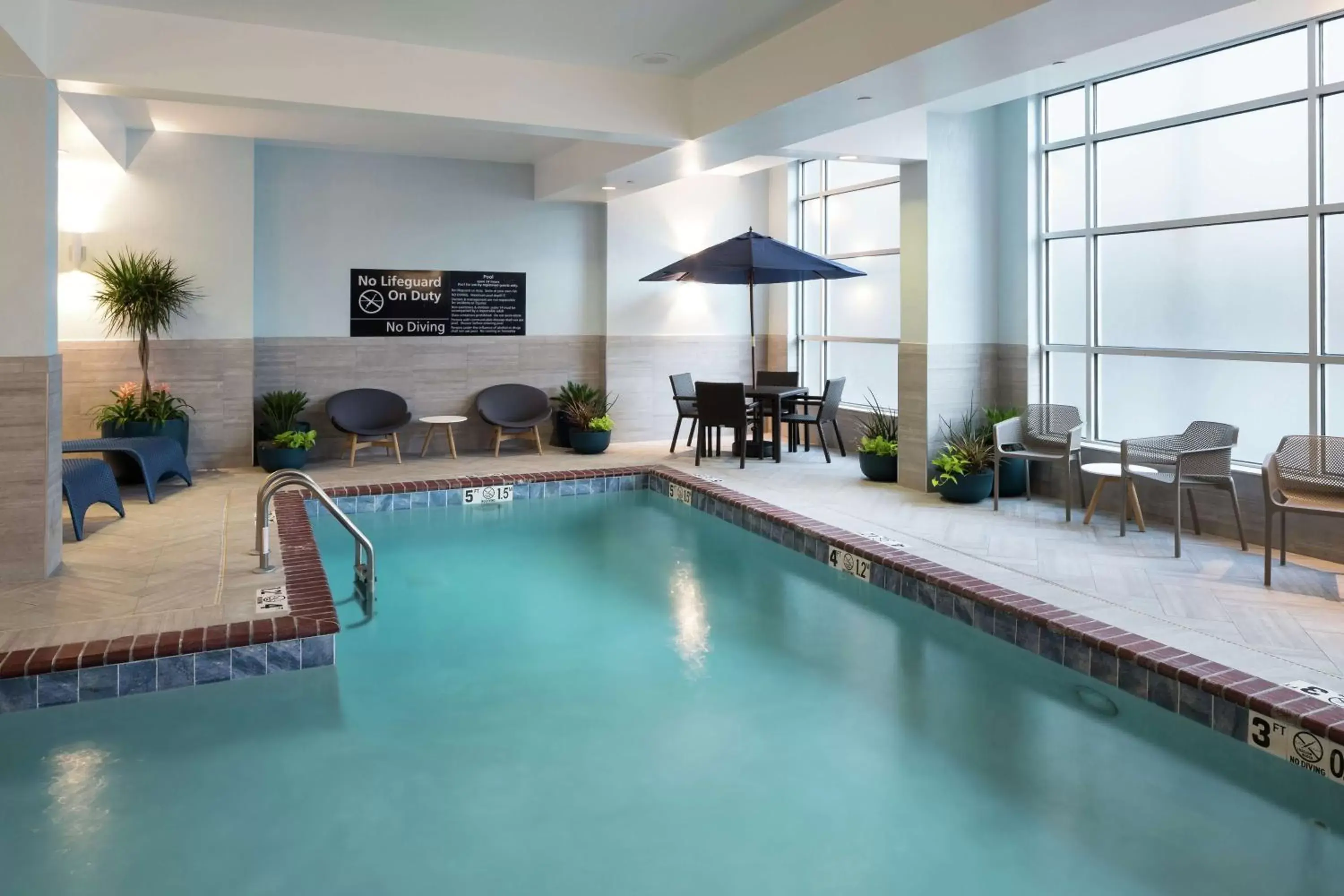 Pool view, Swimming Pool in Hampton Inn & Suites Memphis-Beale Street