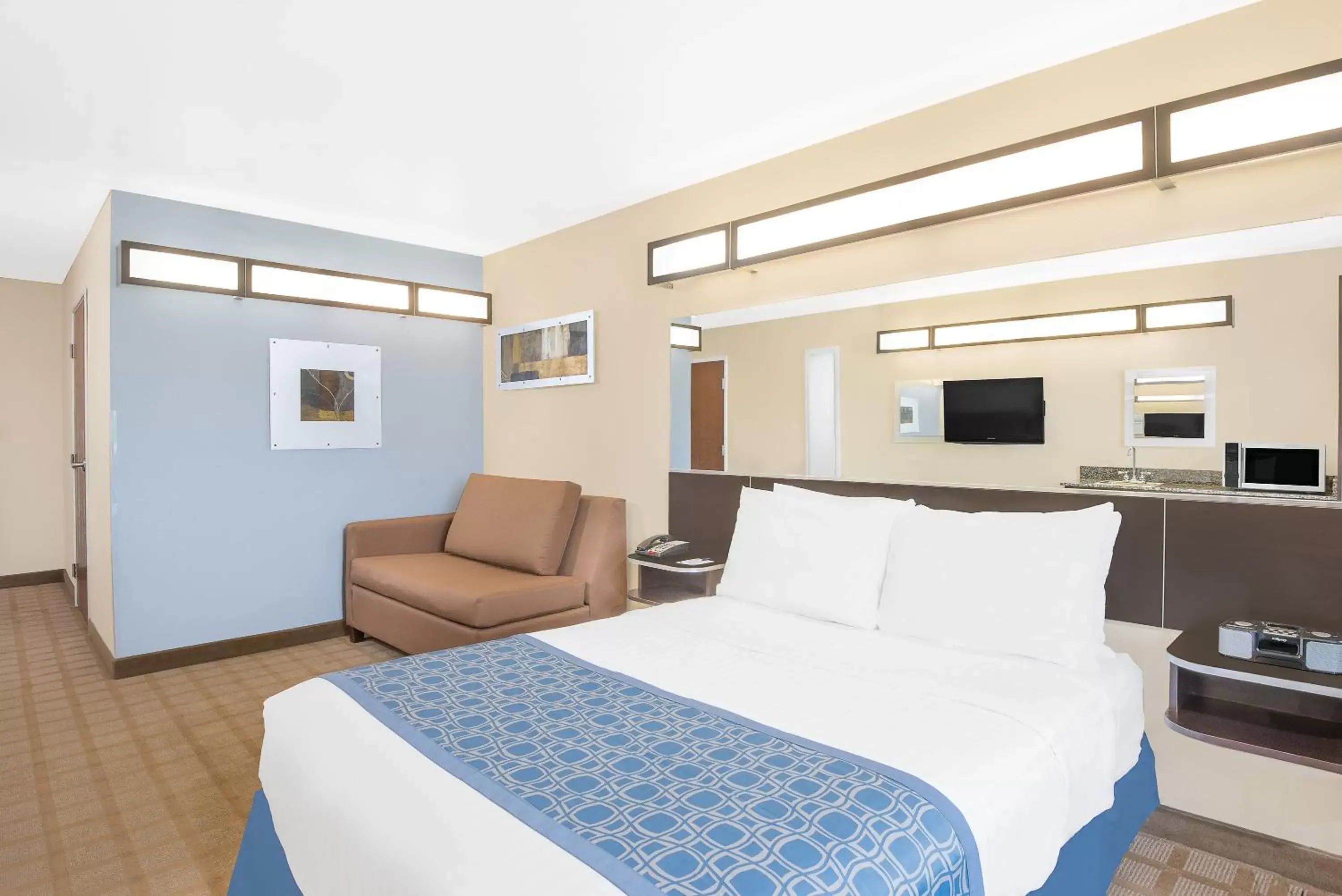 Bed in Microtel Inn & Suites by Wyndham Waynesburg