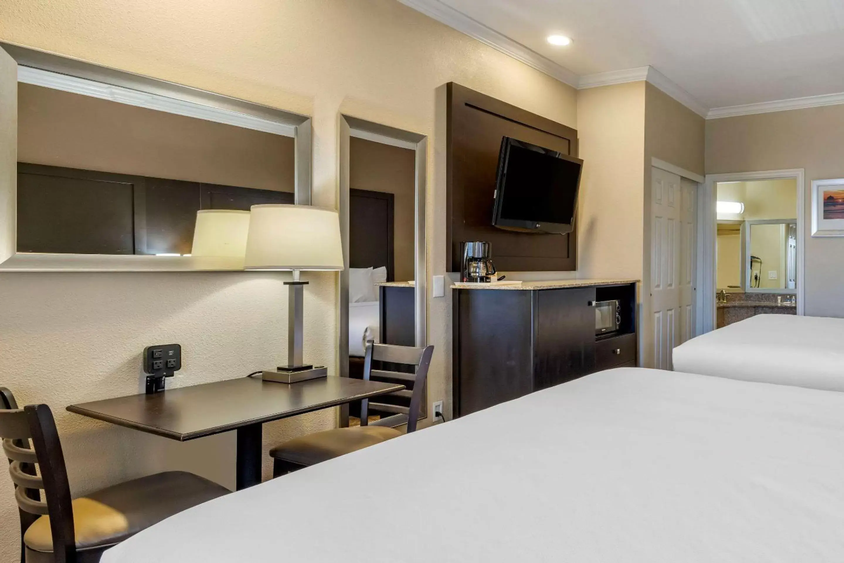 Photo of the whole room, TV/Entertainment Center in Comfort Inn & Suites Huntington Beach