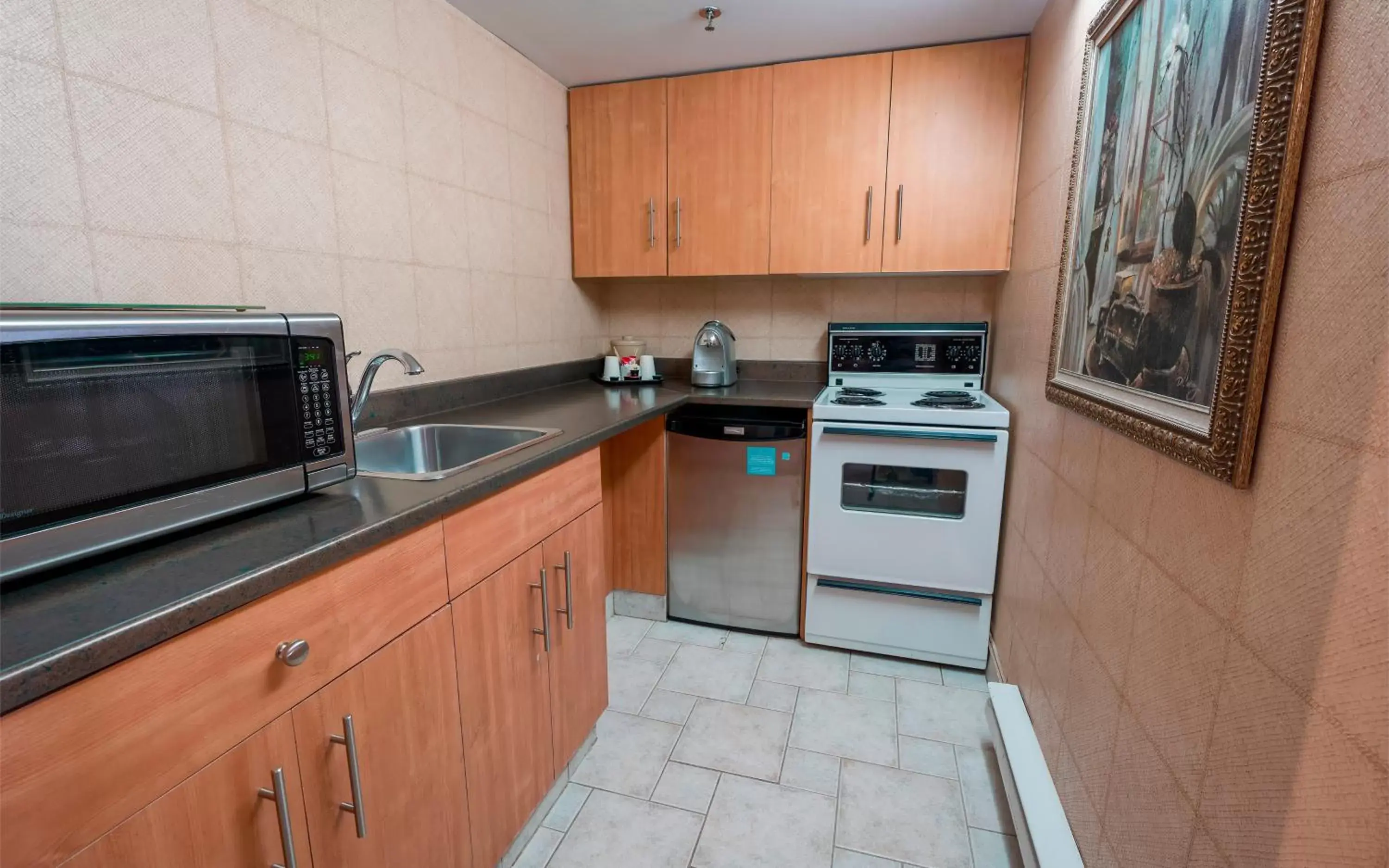 Kitchen or kitchenette, Kitchen/Kitchenette in LHotelQuébec