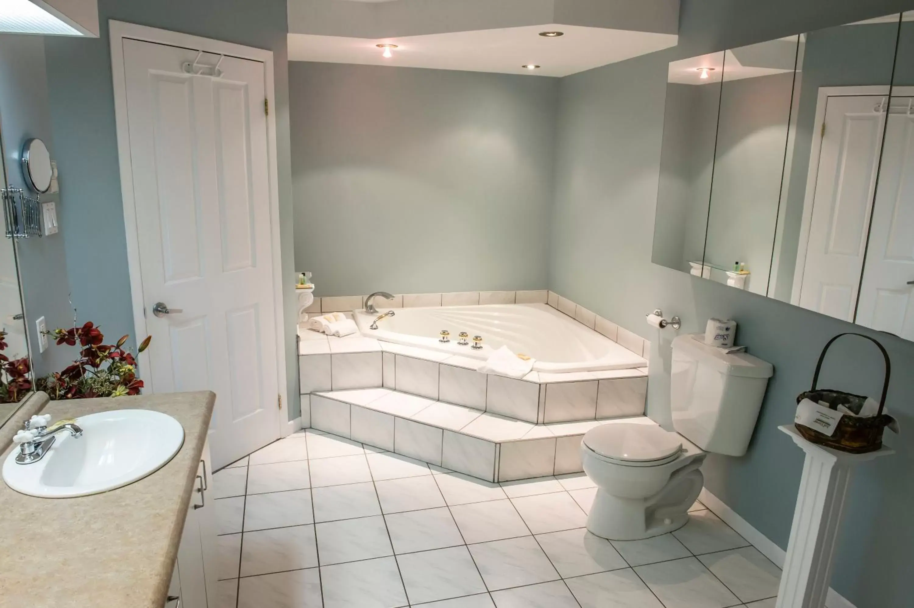 Photo of the whole room, Bathroom in Days Inn by Wyndham Riviere-Du-Loup