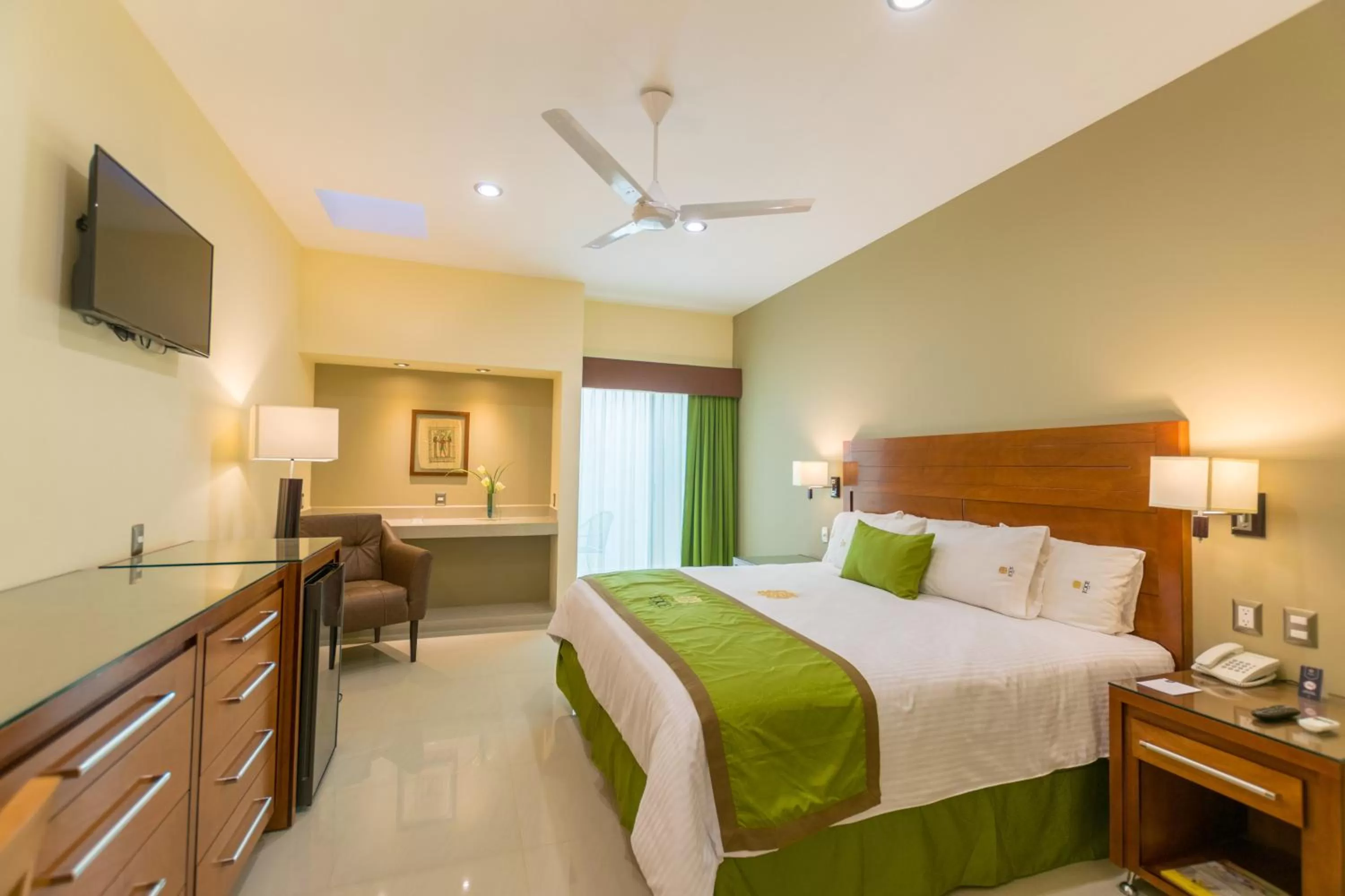 Photo of the whole room, Bed in Hotel Ecce Inn & Spa