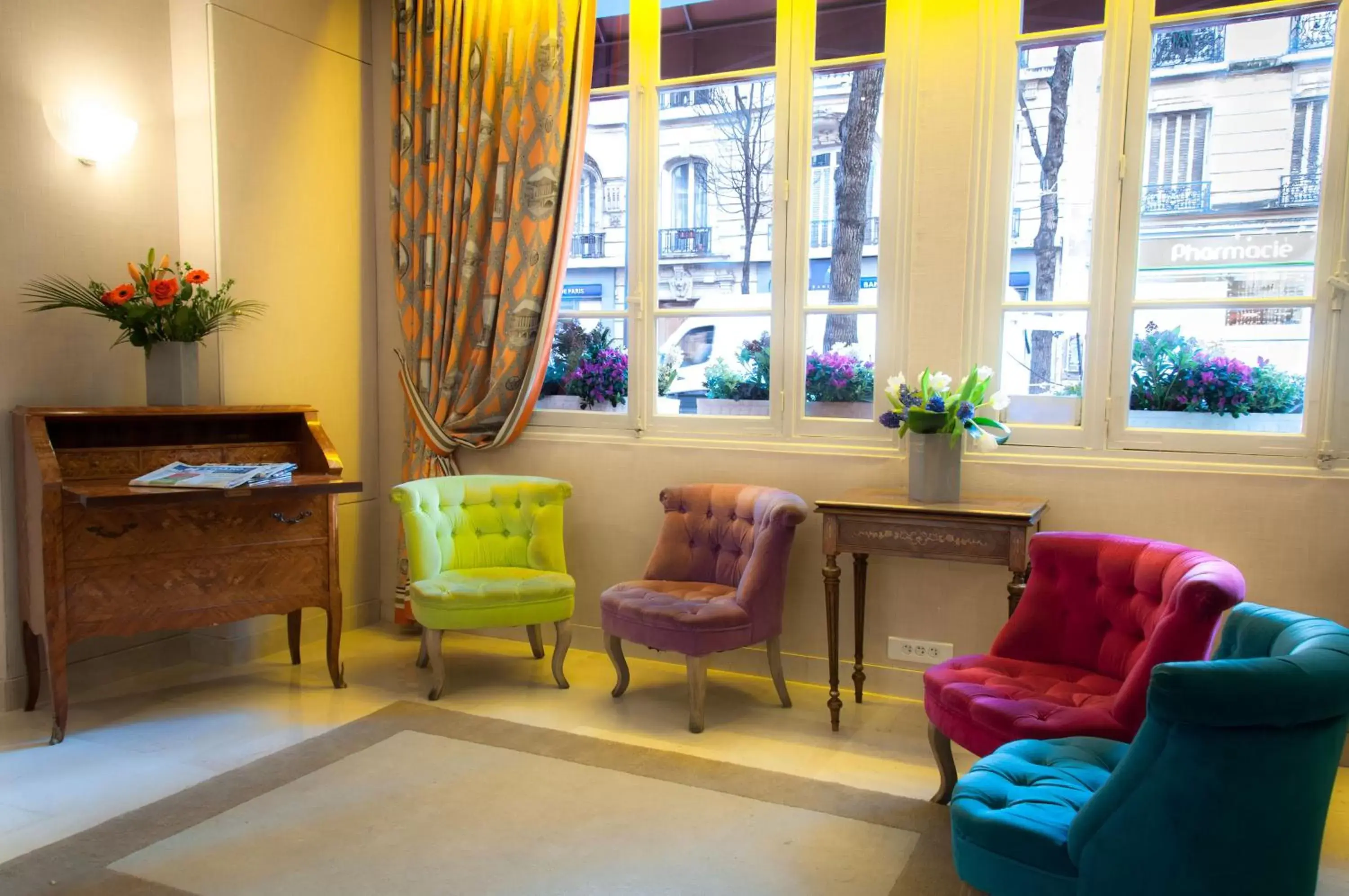Lobby or reception, Seating Area in Hotel Eden Montmartre