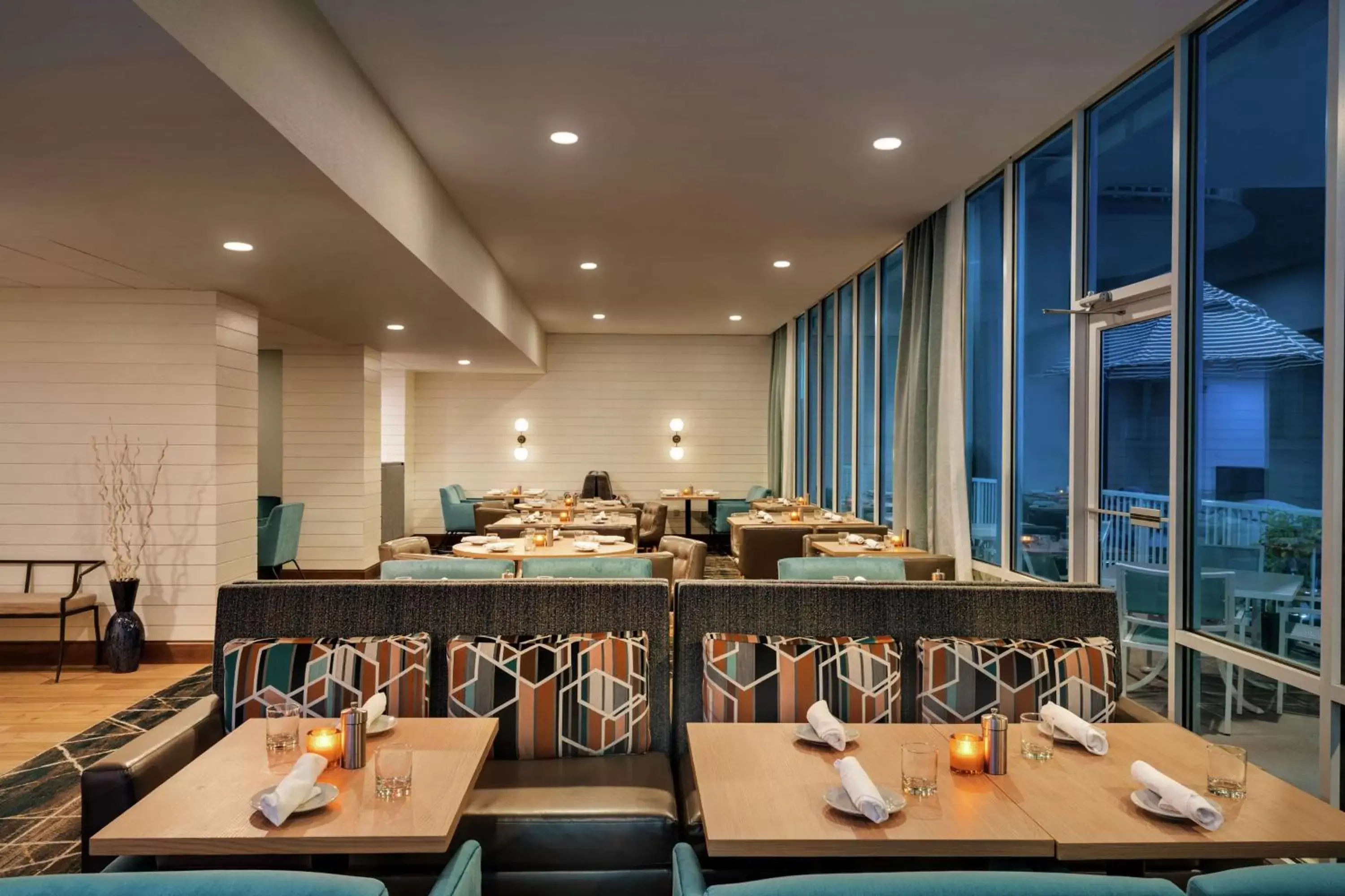 Dining area, Restaurant/Places to Eat in DoubleTree by Hilton Ocean City Oceanfront