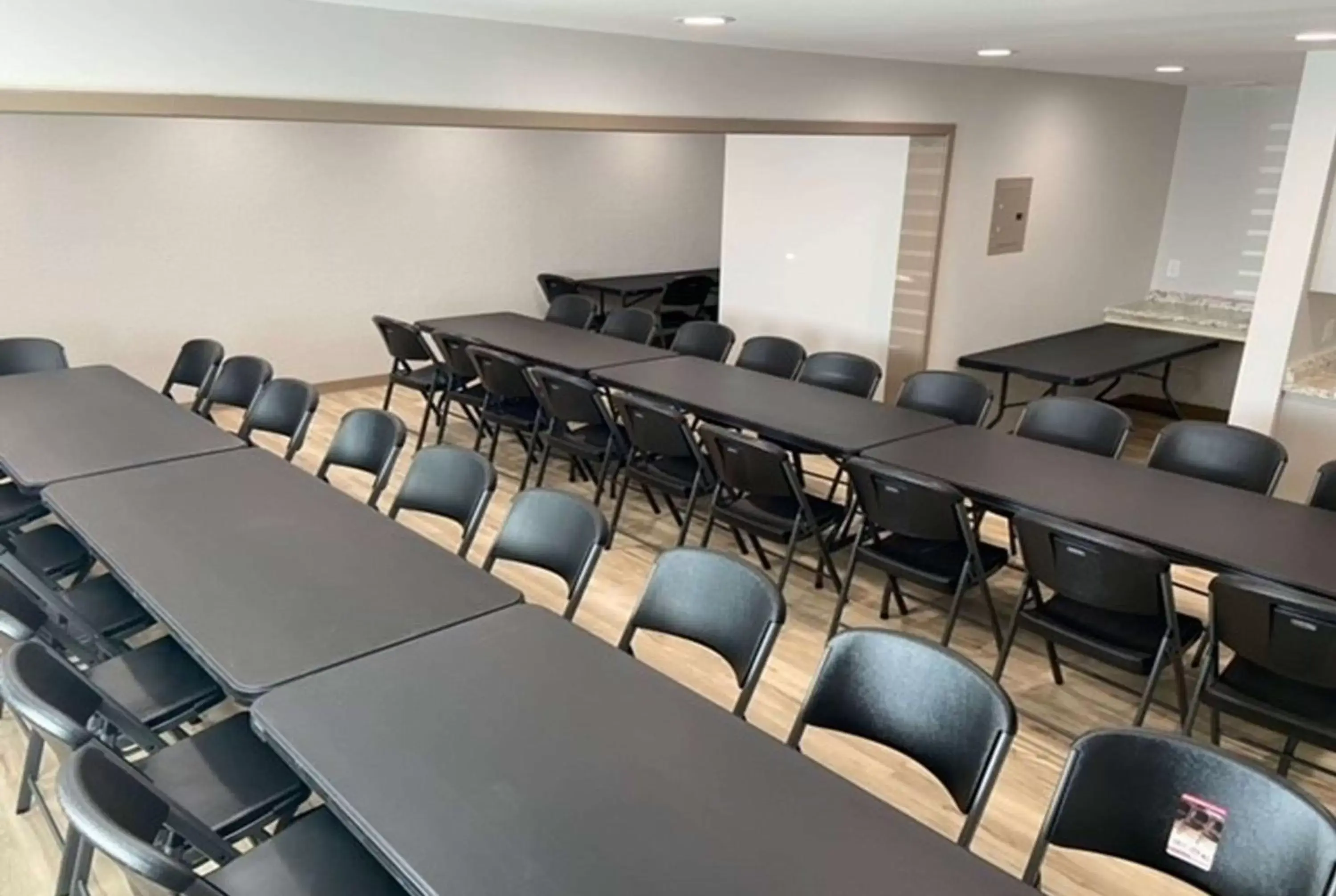 Meeting/conference room in Days Inn by Wyndham Hays