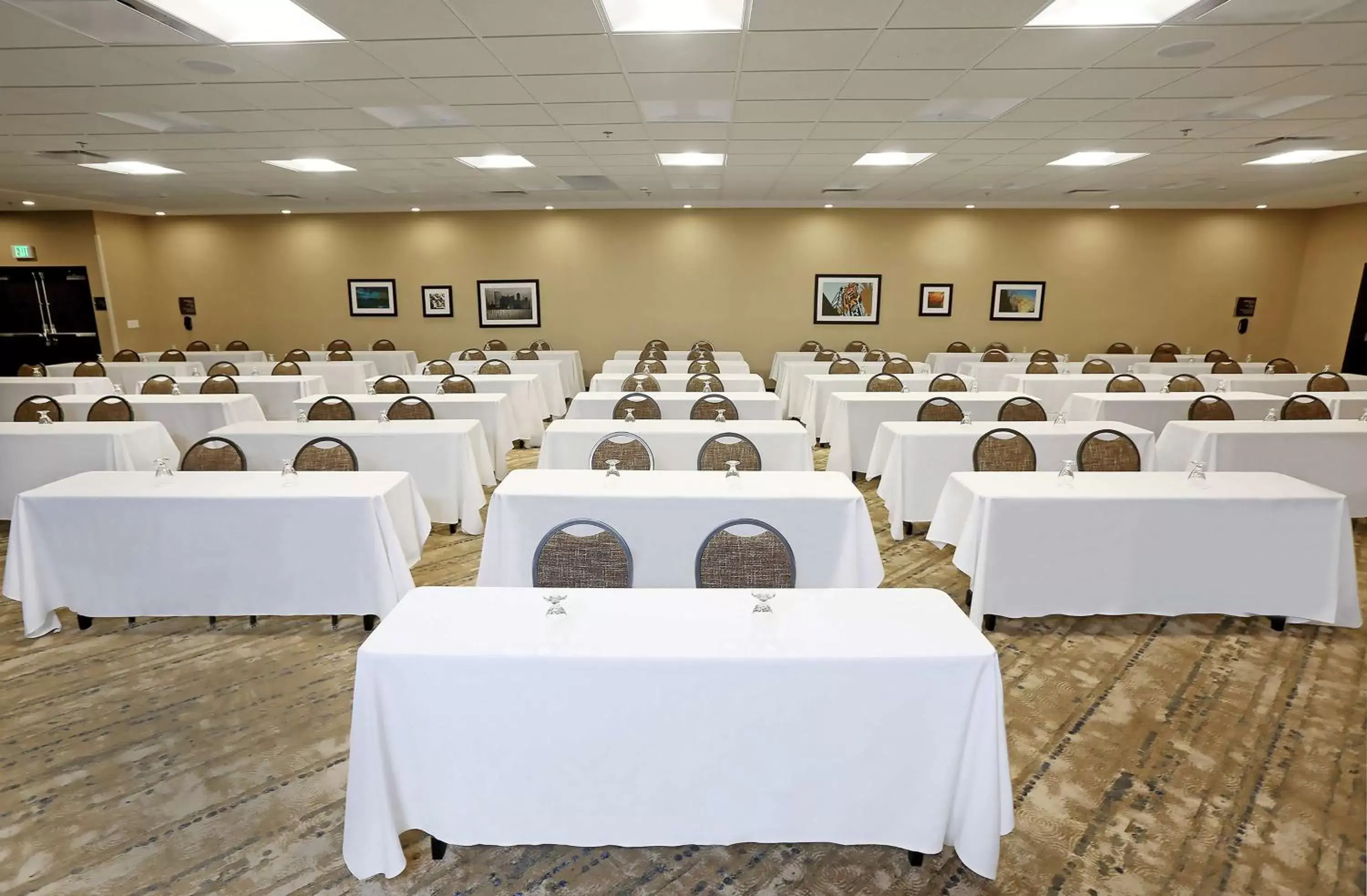 Meeting/conference room in DoubleTree by Hilton West Fargo Sanford Medical Center Area
