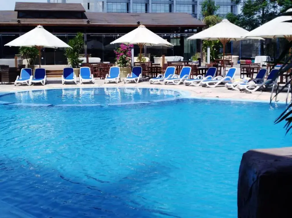 Swimming Pool in Helnan Landmark Hotel