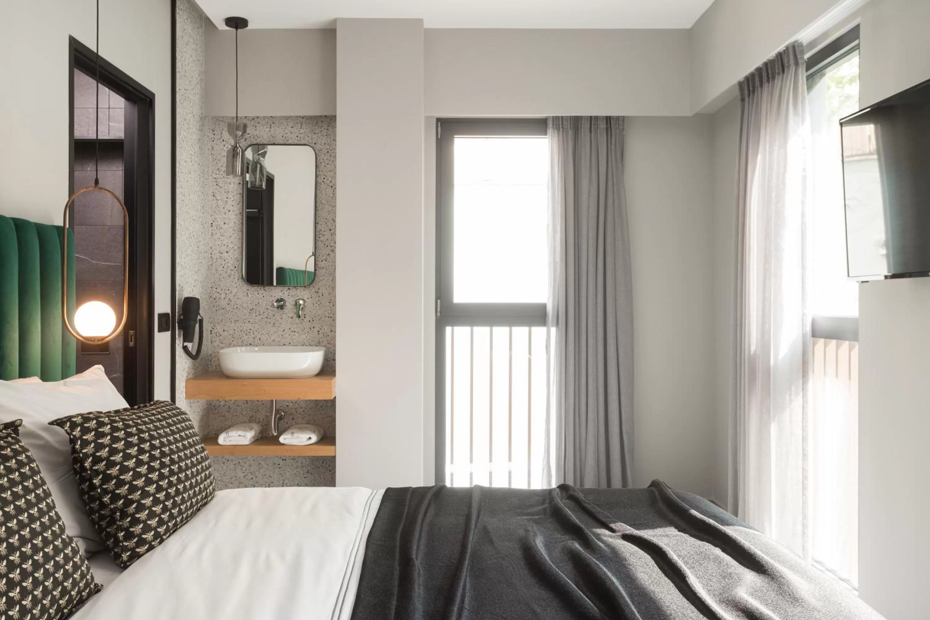 Bed in 11 Enteka Acropolis Suites