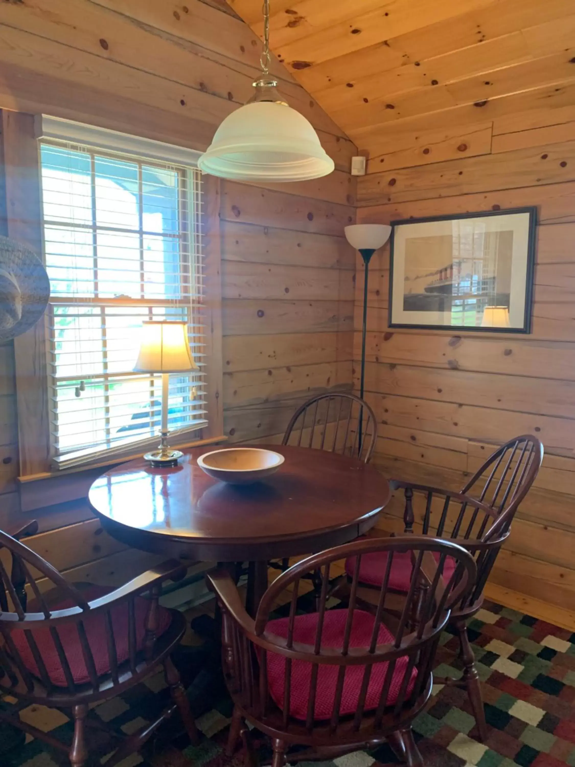 Dining Area in Beach Cottage Inn