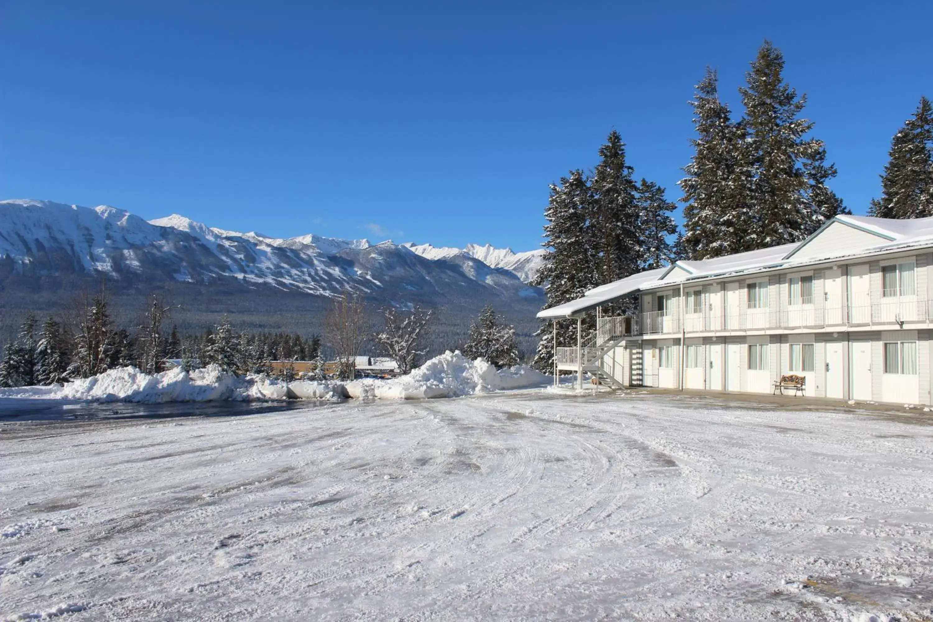 Day, Winter in Golden Village Lodge