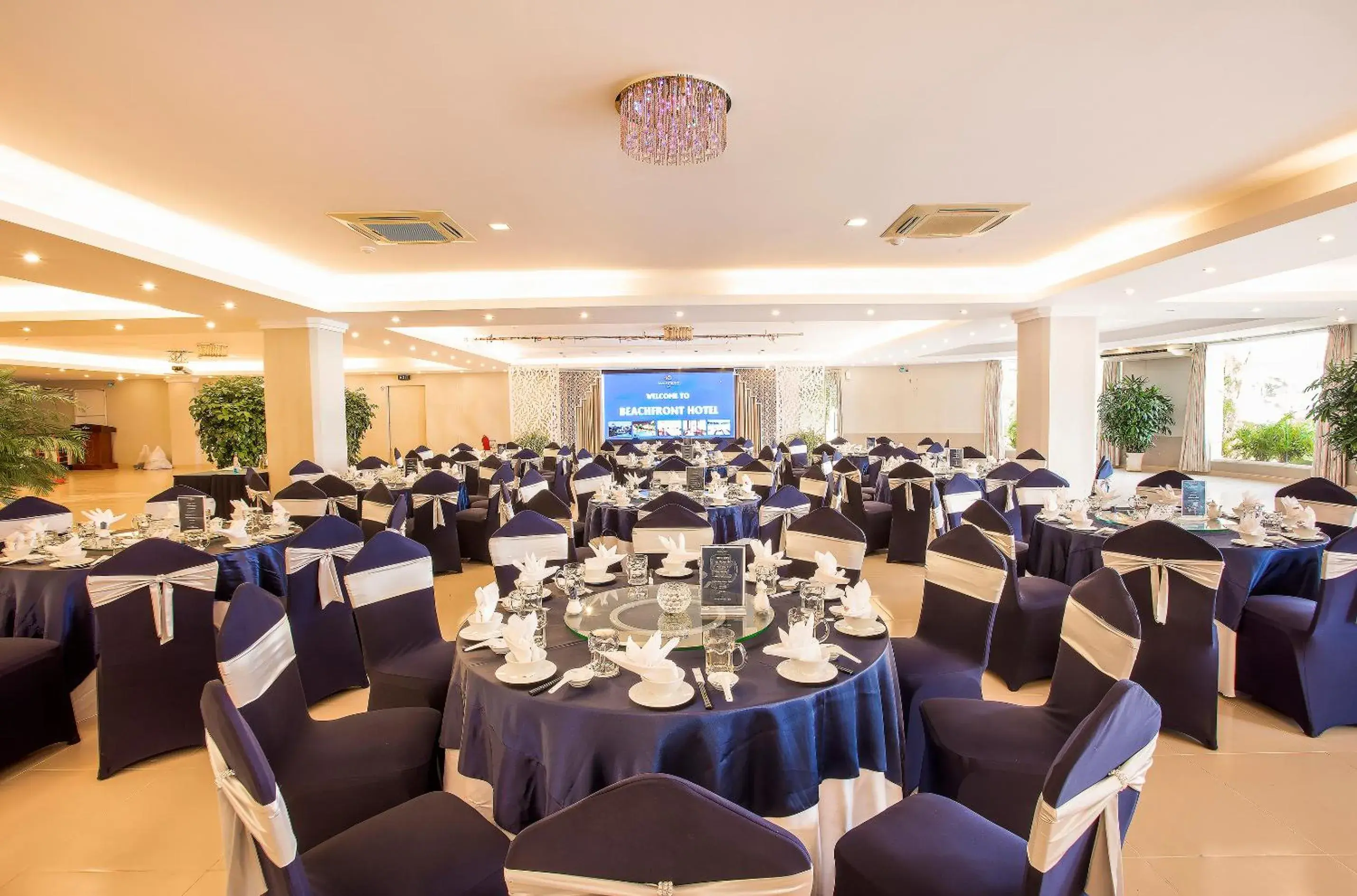 Restaurant/places to eat, Banquet Facilities in Beachfront Hotel