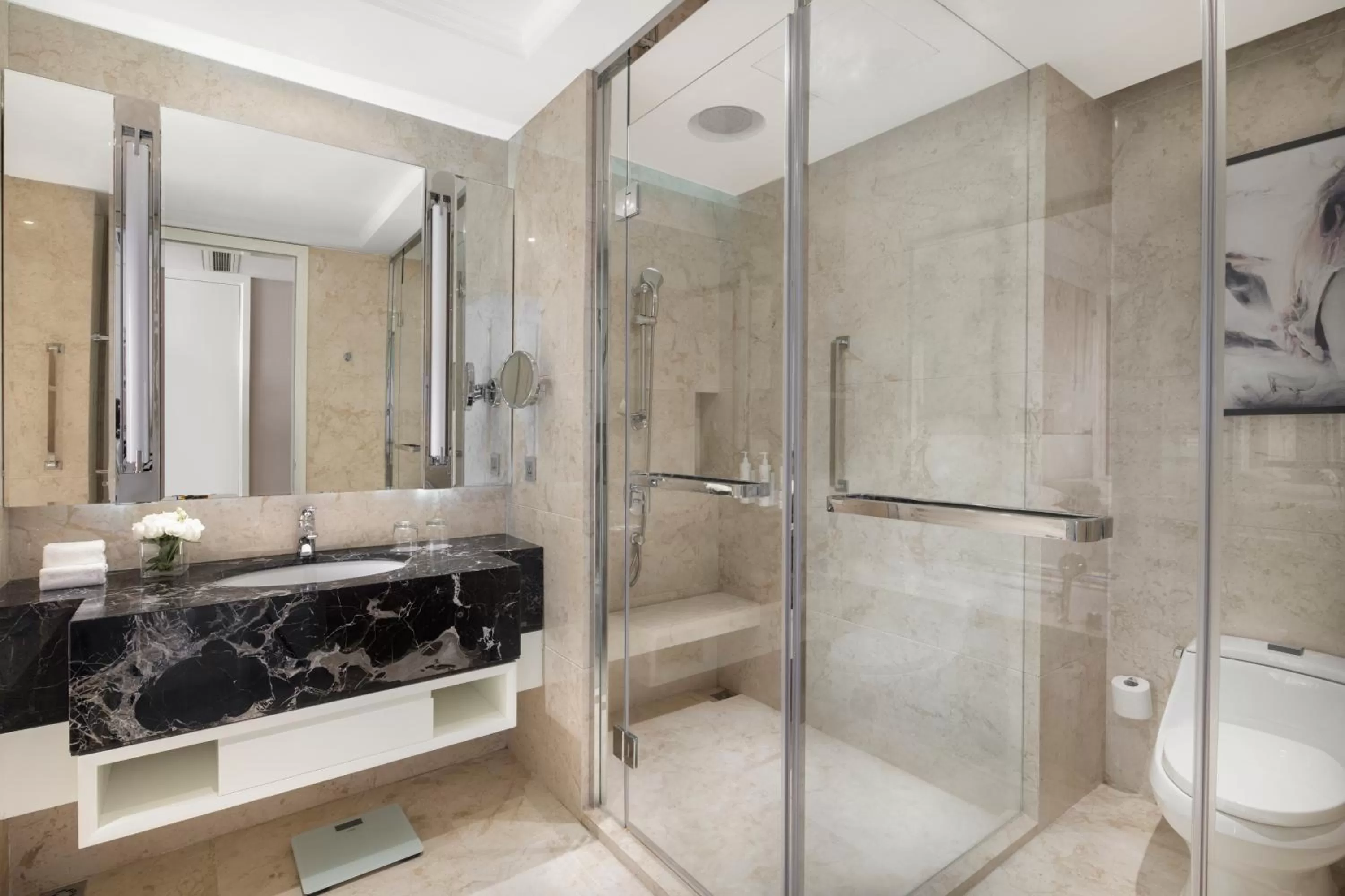 Shower in Zhejiang Taizhou Marriott Hotel