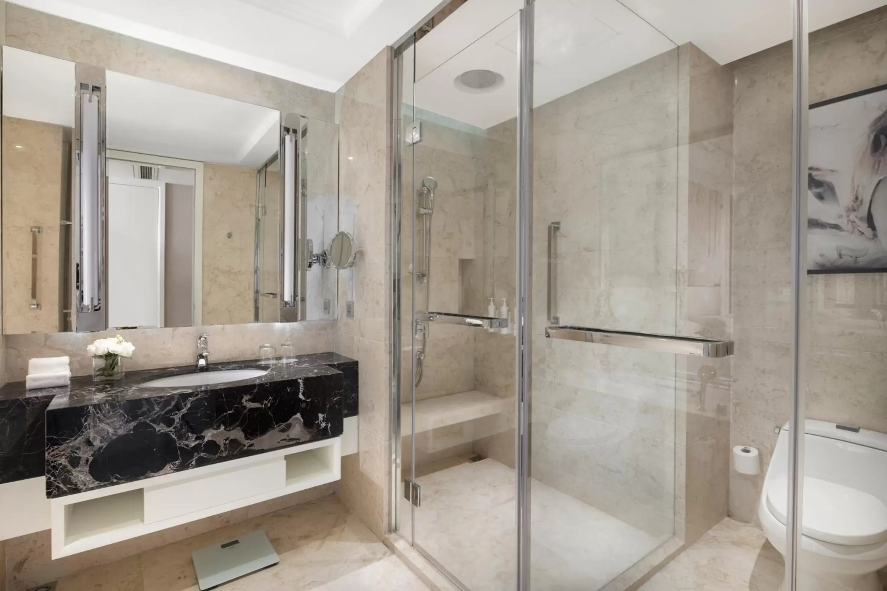 Shower, Bathroom in Zhejiang Taizhou Marriott Hotel