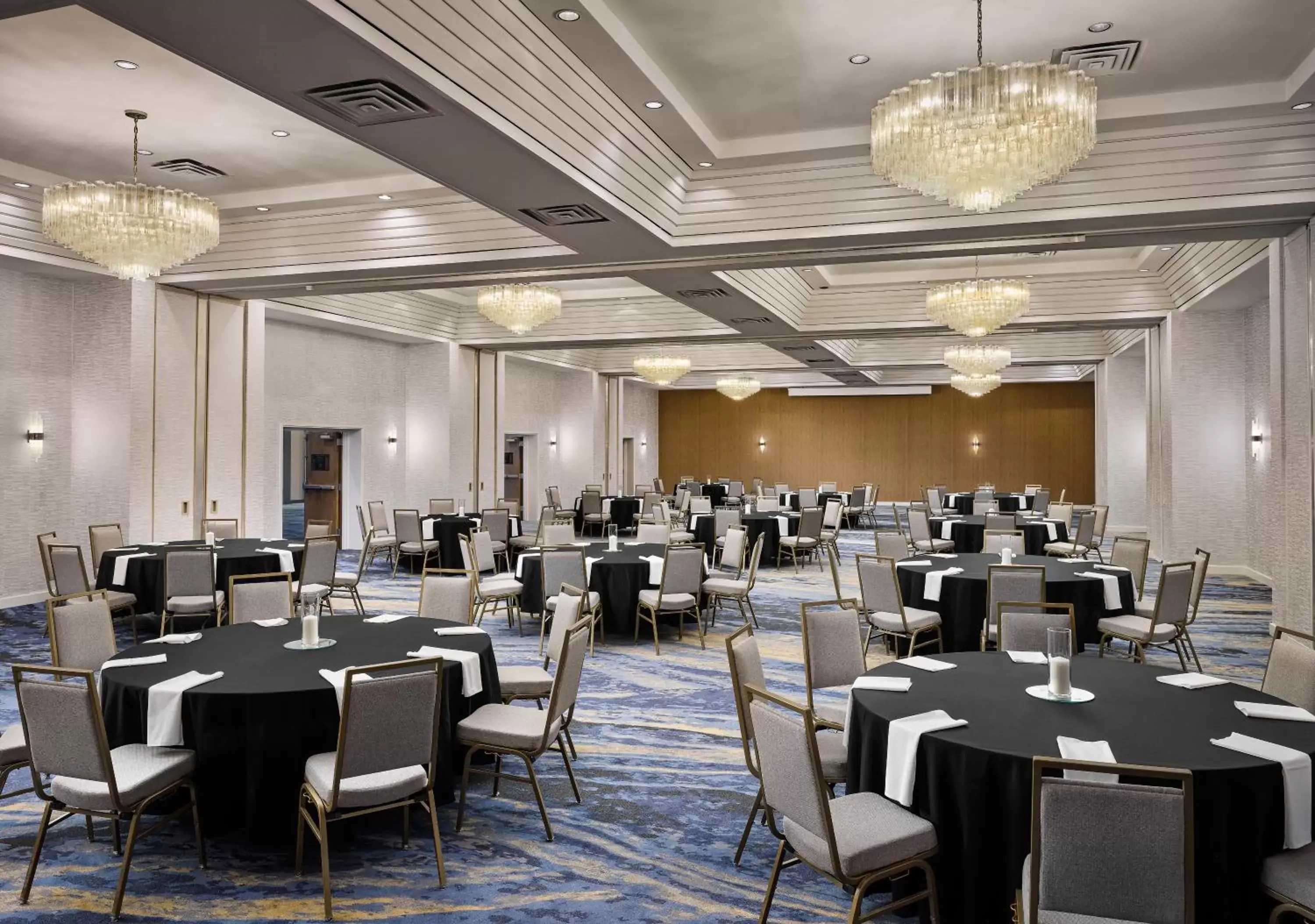 Meeting/conference room, Restaurant/Places to Eat in Sheraton Grand Rapids Airport Hotel