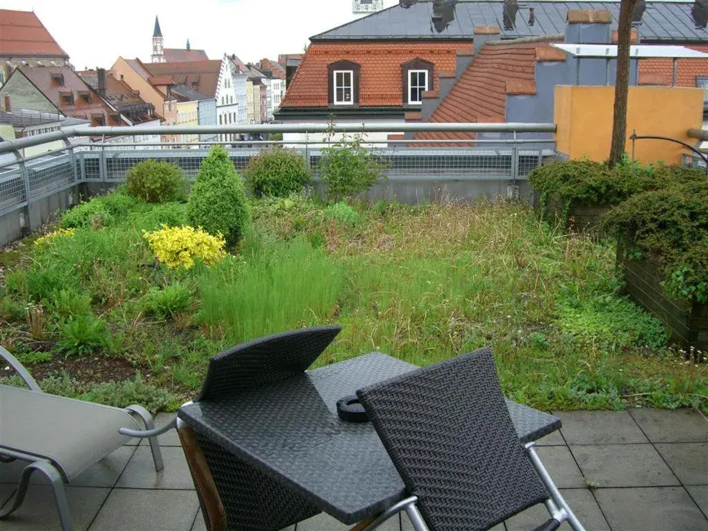 Inner courtyard view in Hotel Theresientor