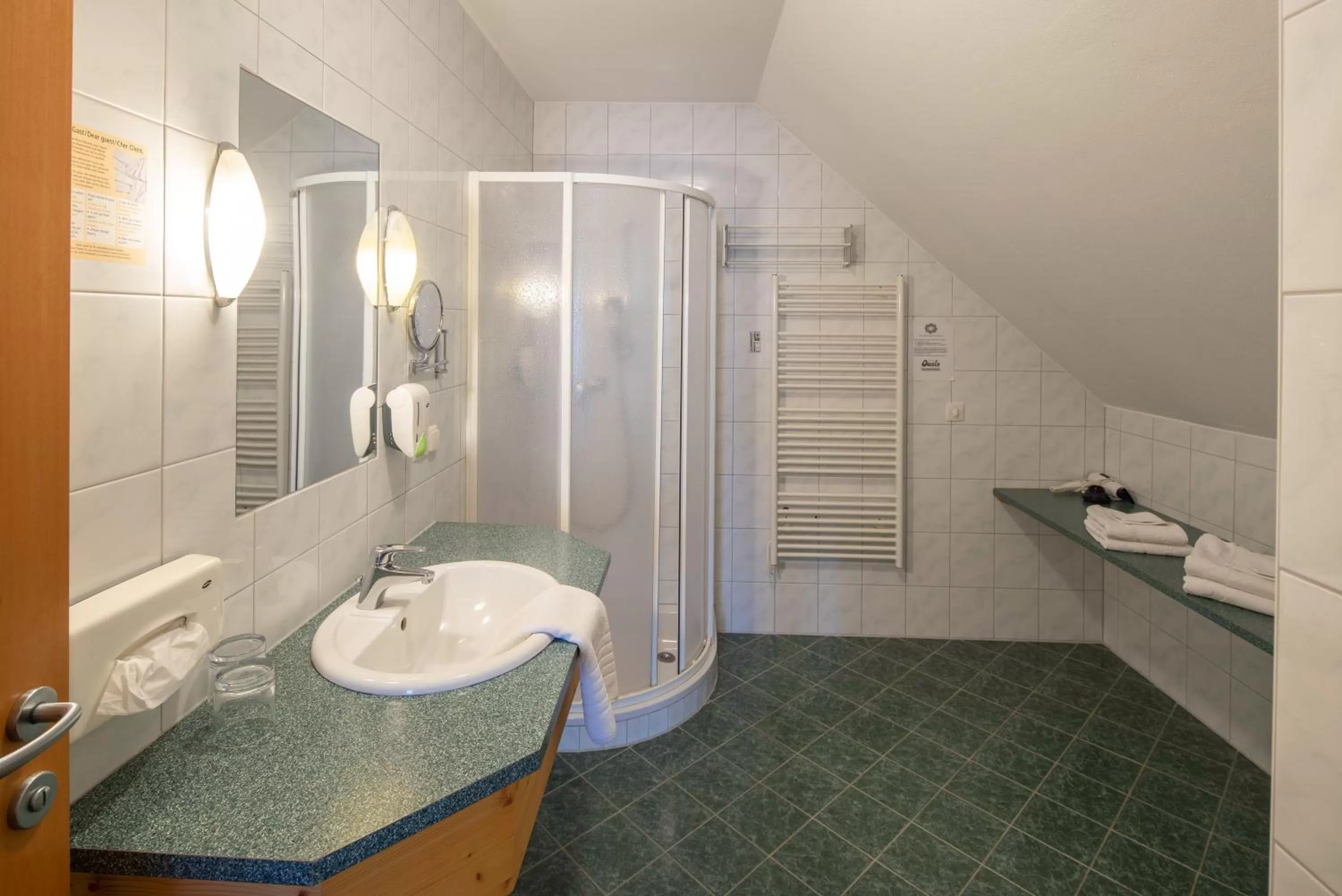 Bathroom in Hotel Garni Oasis Loipersdorf